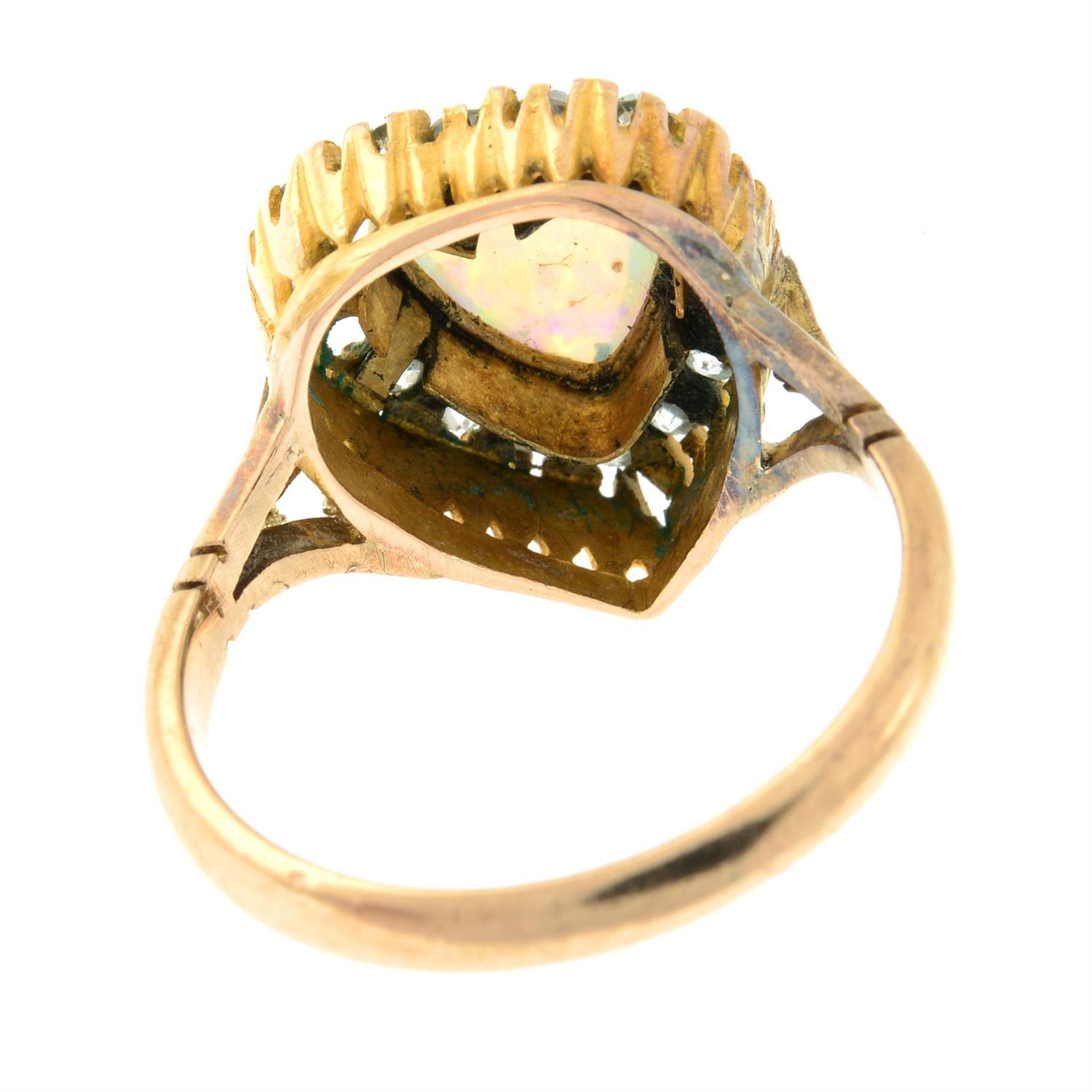 An opal heart and single-cut diamond cluster ring. - Bild 3 aus 5