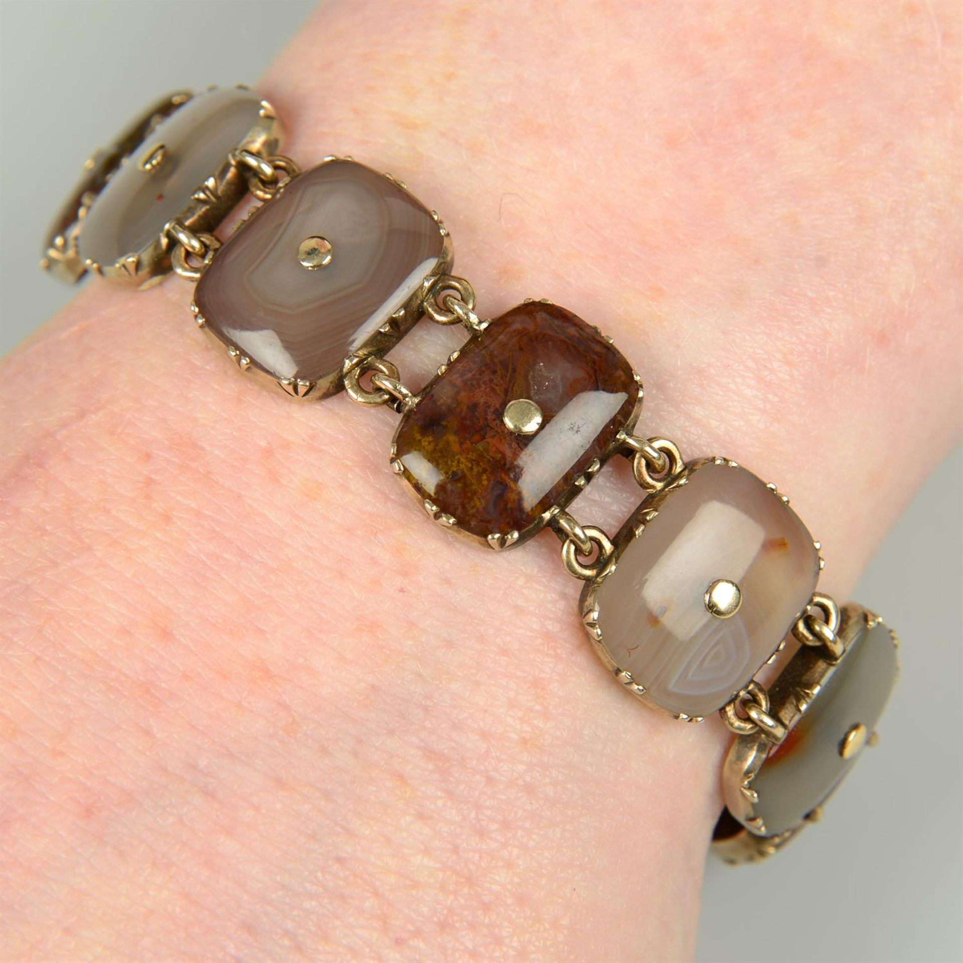 An early to mid 19th century gold Scottish agate bracelet.