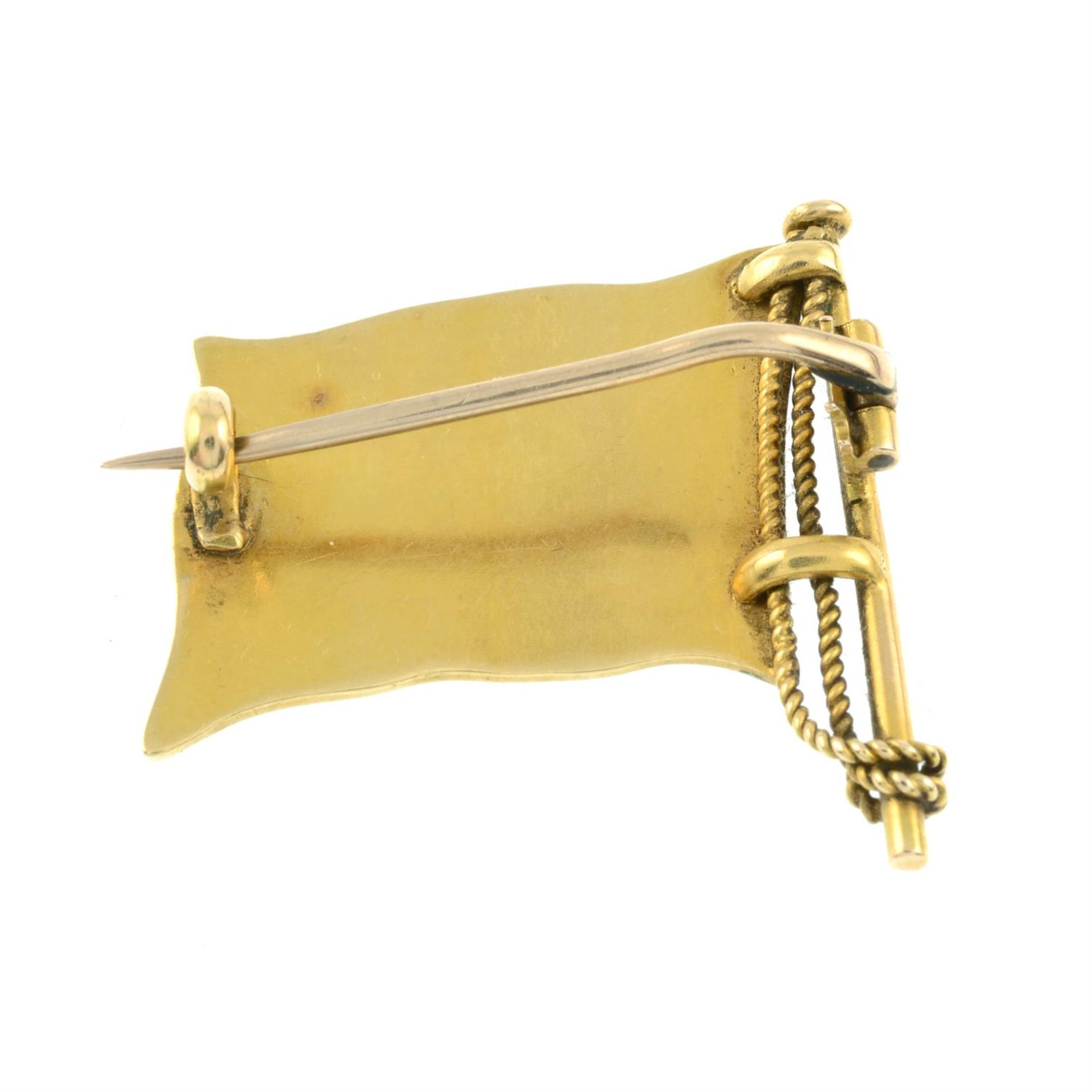 An early 20th century 15ct gold enamel anchor flag brooch. - Bild 3 aus 5