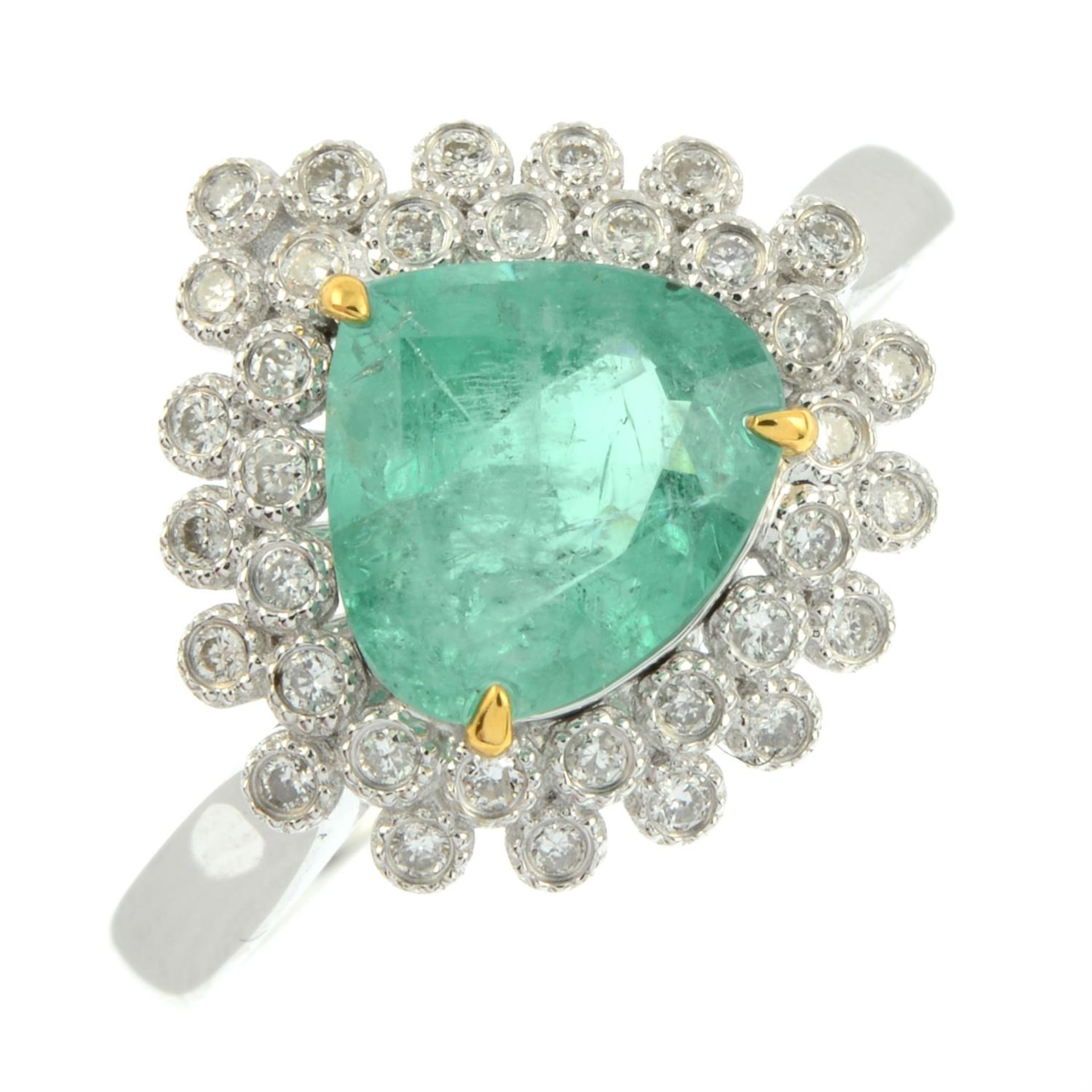 An emerald and brilliant-cut diamond cluster ring. - Image 2 of 5