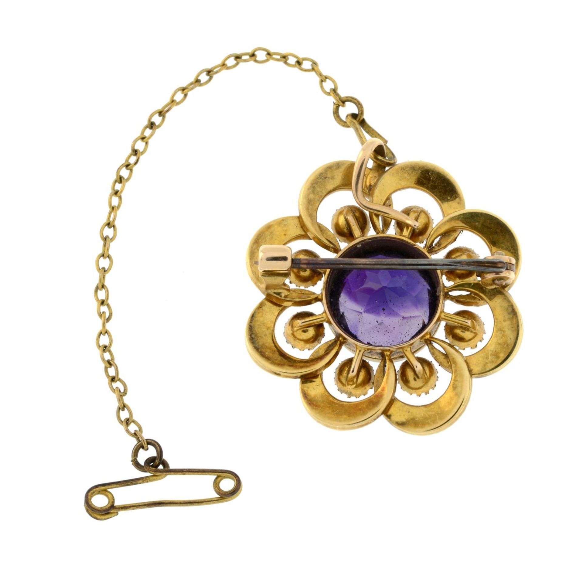A Victorian 15ct gold split pearl and amethyst floral brooch/pendant. - Image 3 of 4