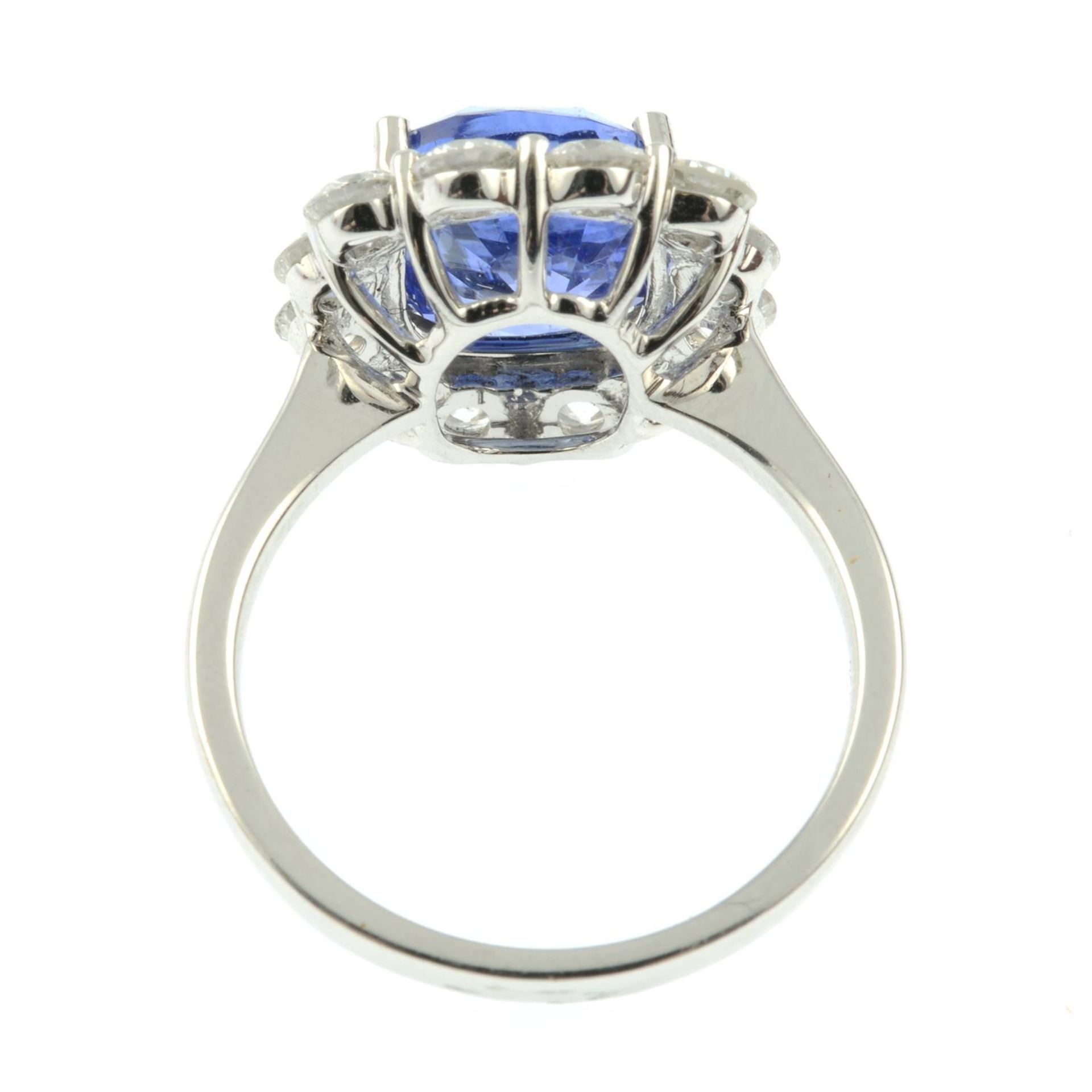 An 18ct gold sapphire and diamond cluster ring. - Image 4 of 5