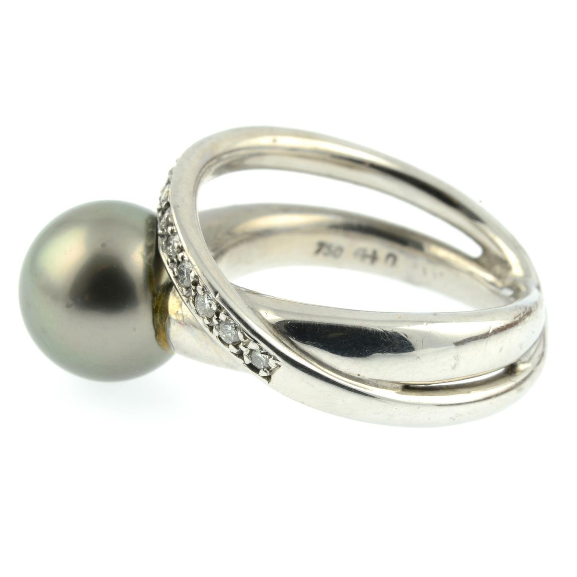 A grey cultured pearl and brilliant-cut diamond crossover dress ring. - Image 3 of 5