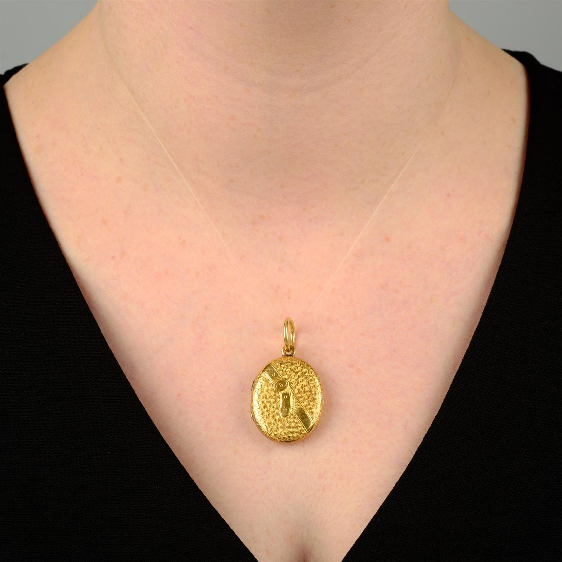 A late Victorian gold foliate and belt motif locket. - Image 5 of 5