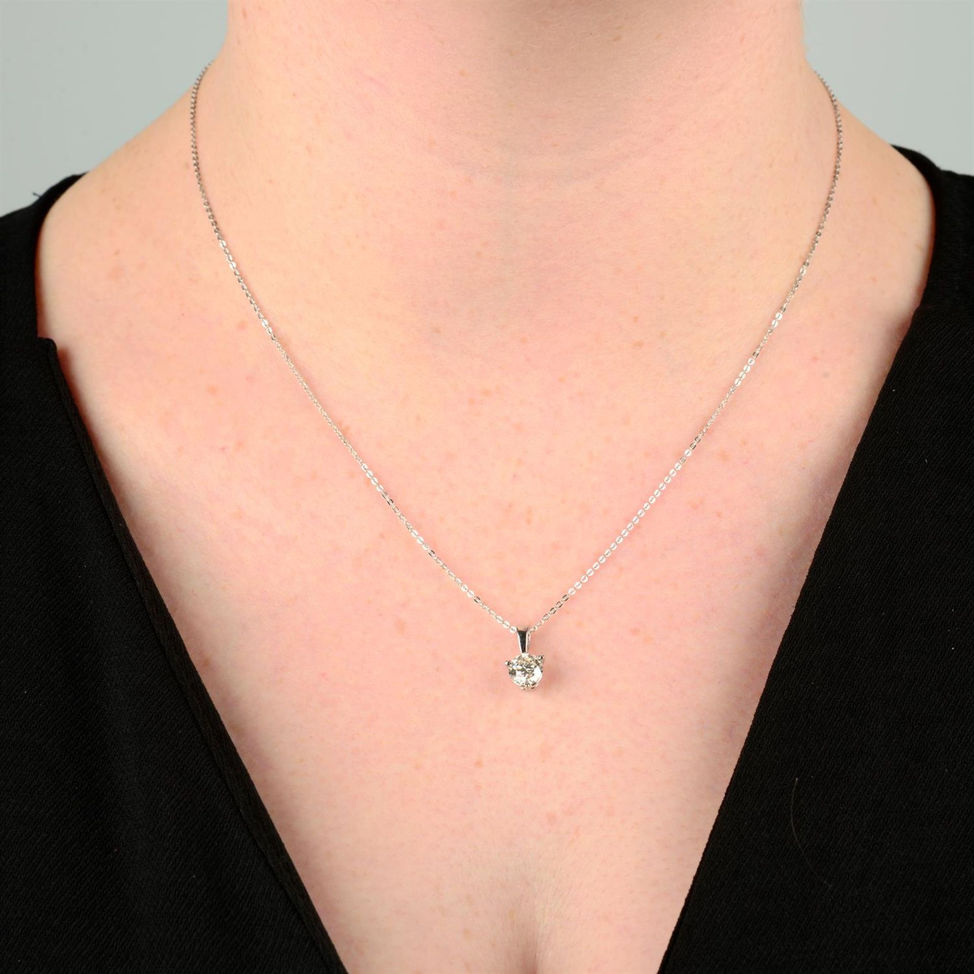 An 18ct gold brilliant-cut diamond single-stone pendant, with platinum chain. - Bild 5 aus 6