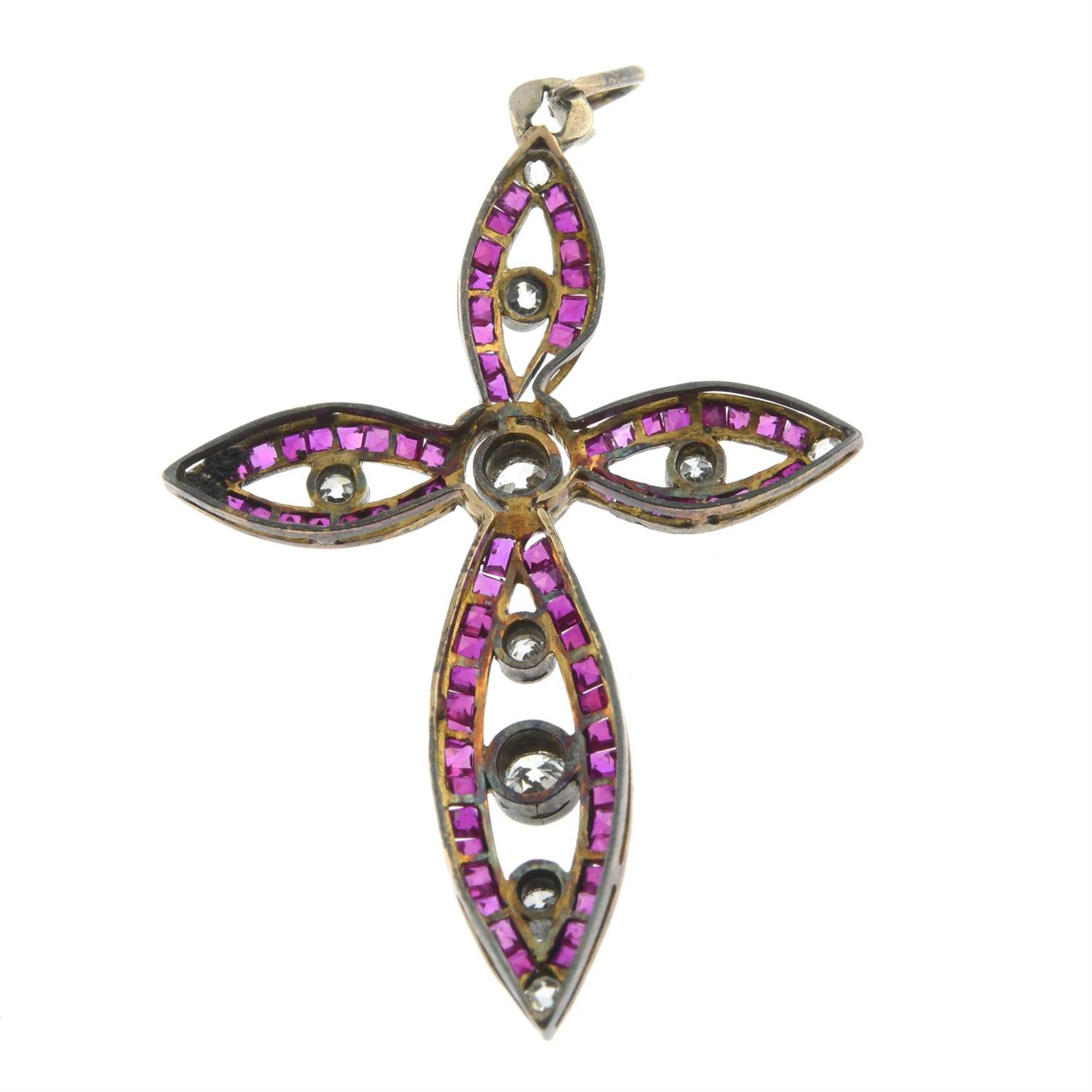 An early 20th century silver and gold synthetic ruby and diamond cross pendant. - Bild 3 aus 4