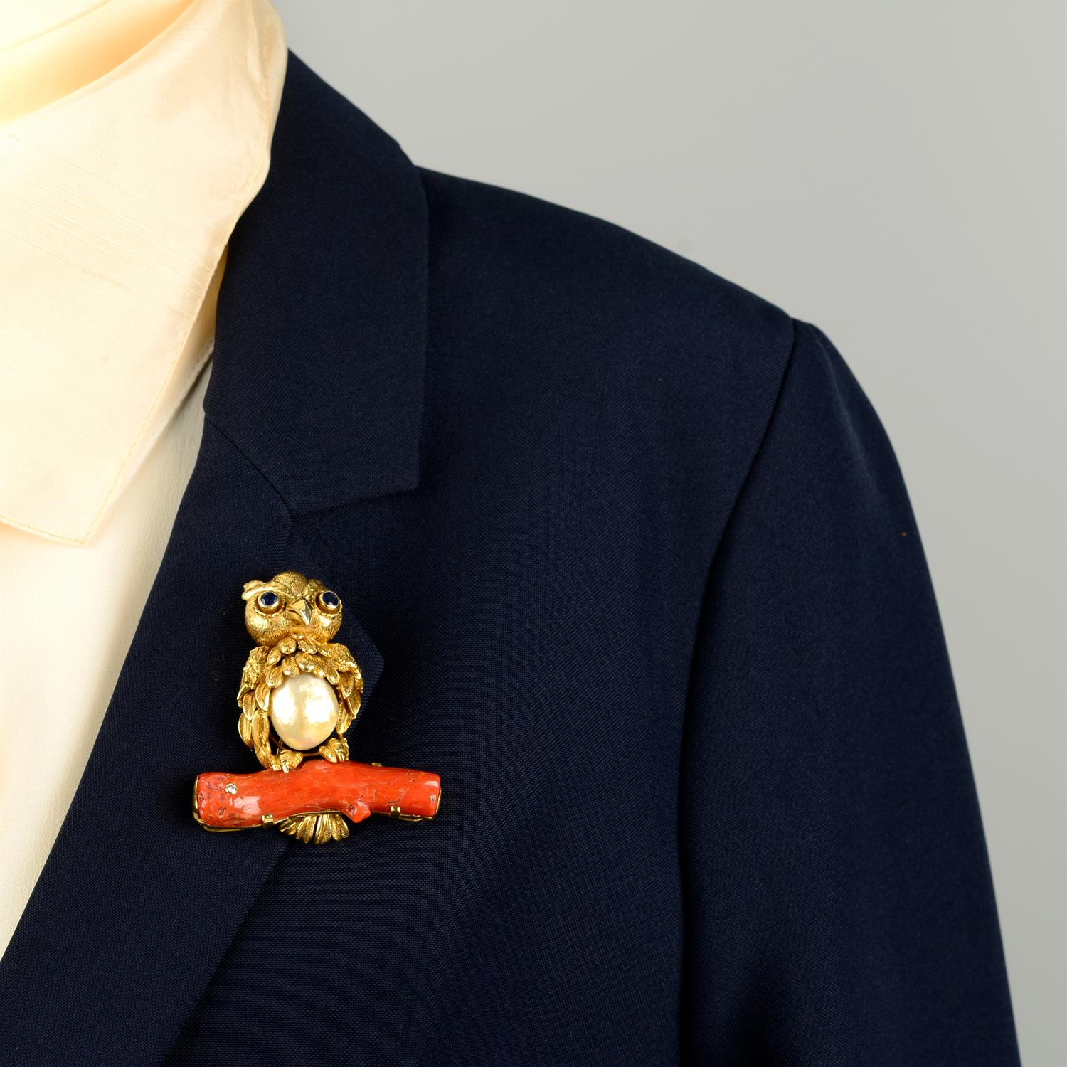 A mid 20th century 14ct gold baroque cultured pearl owl brooch, with sapphire eyes, - Image 6 of 6