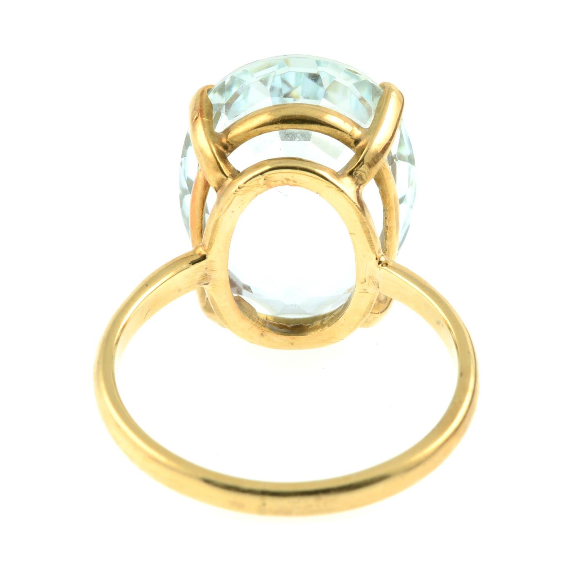 An aquamarine single-stone ring. - Image 4 of 5