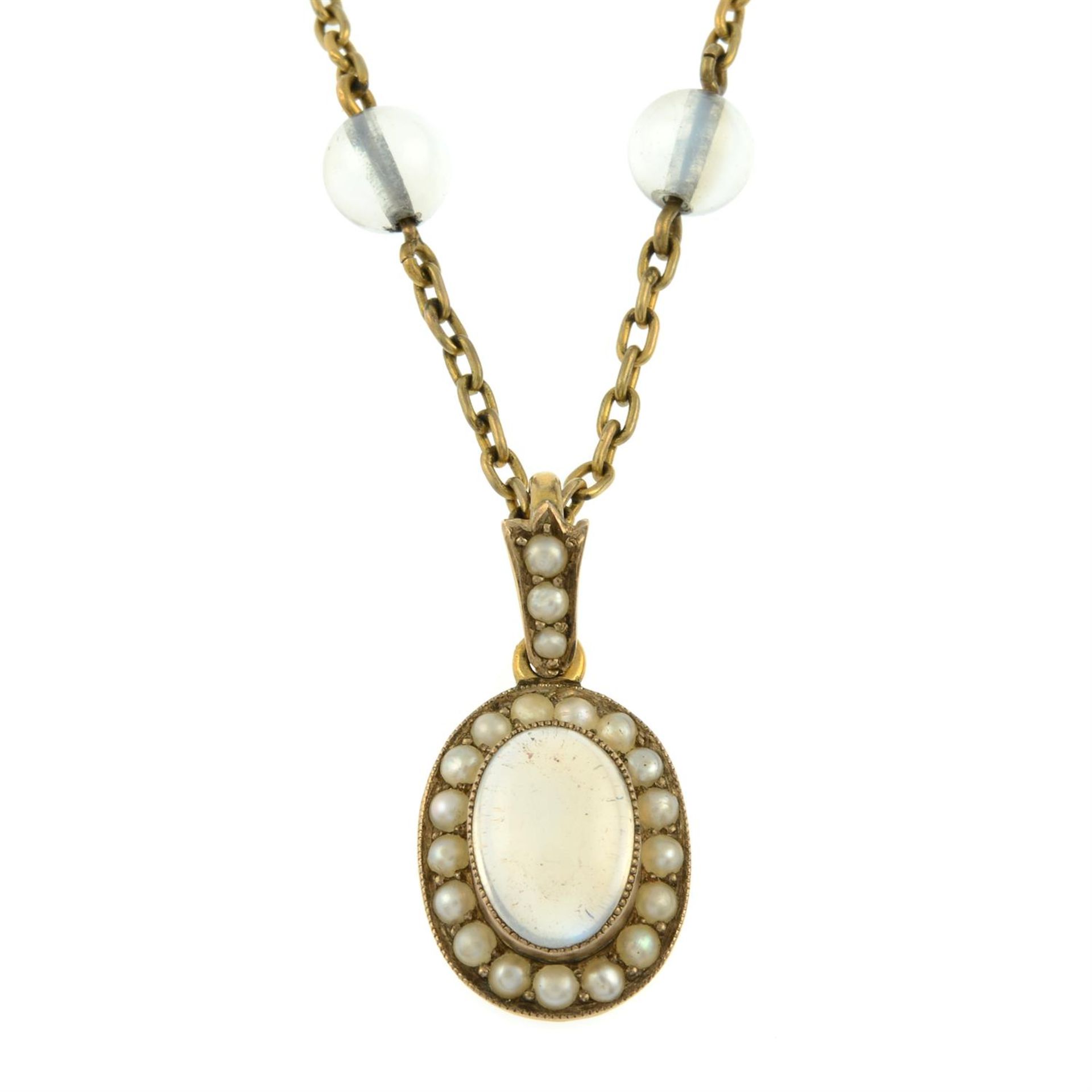 An early 20th century 9ct gold moonstone split pearl pendant, suspended from a moonstone bead - Bild 2 aus 4