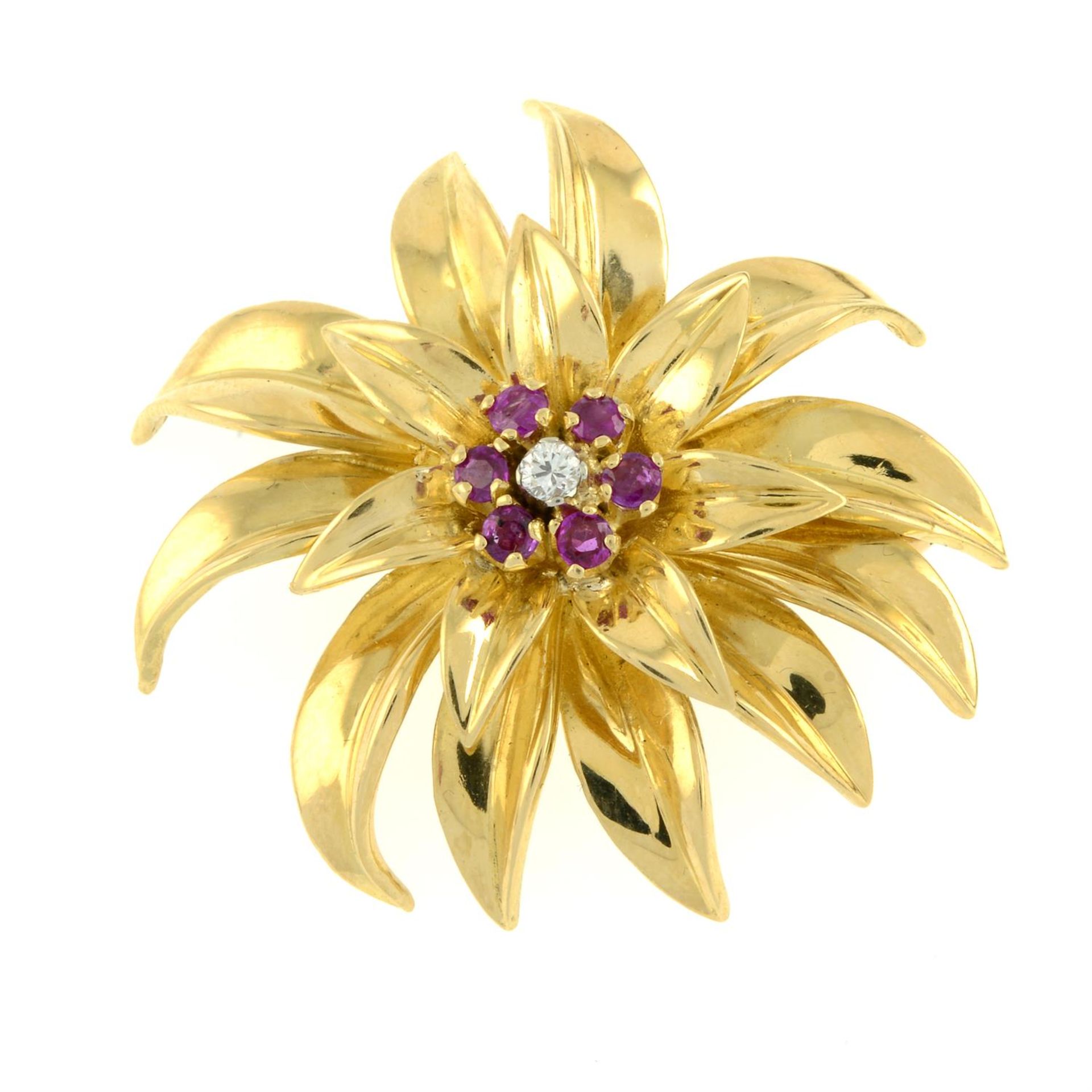 A mid 20th century 18ct gold diamond and ruby floral brooch/pendant, by Tiffany & Co. - Bild 2 aus 4