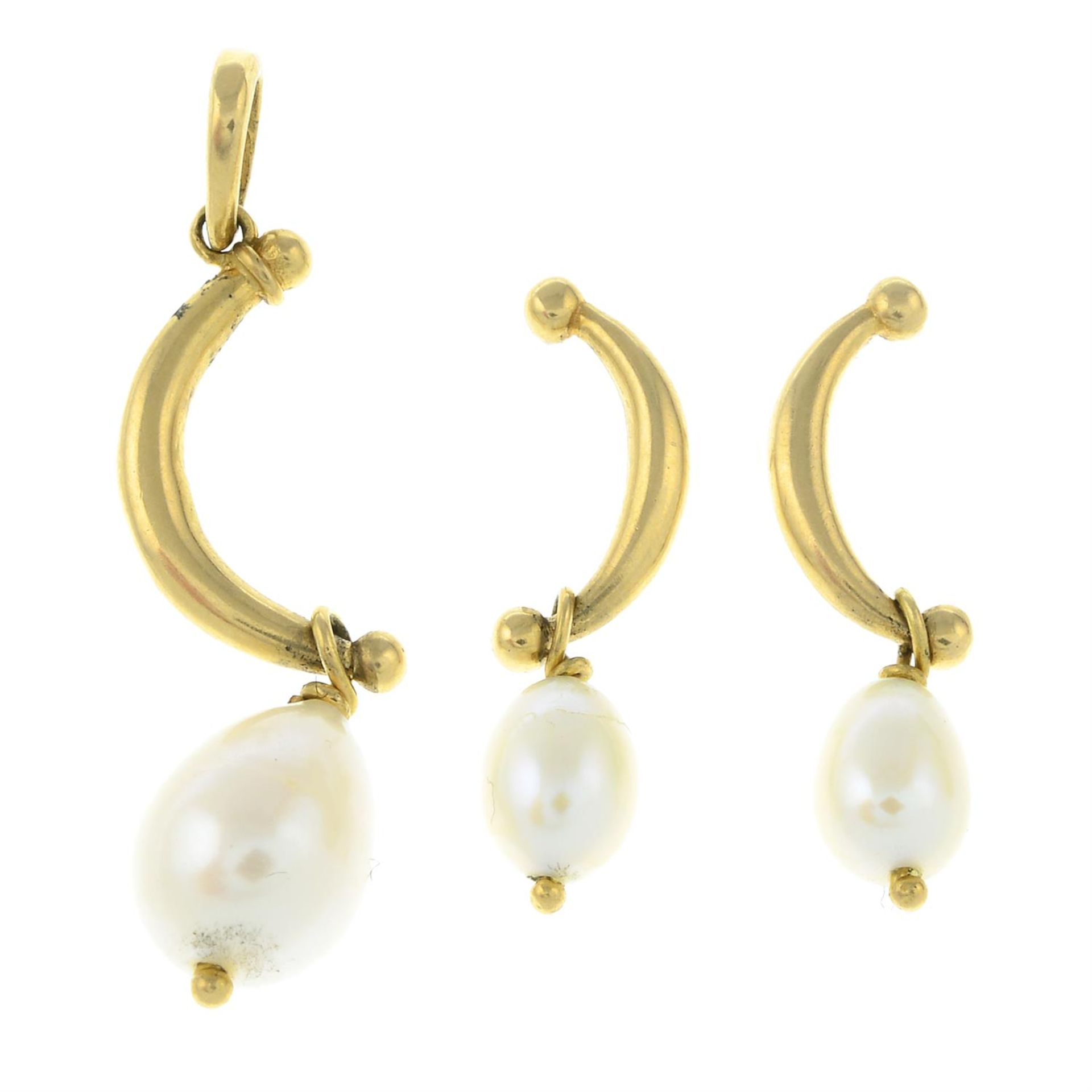 A cultured pearl drop pendant, together with a pair of matching earrings.