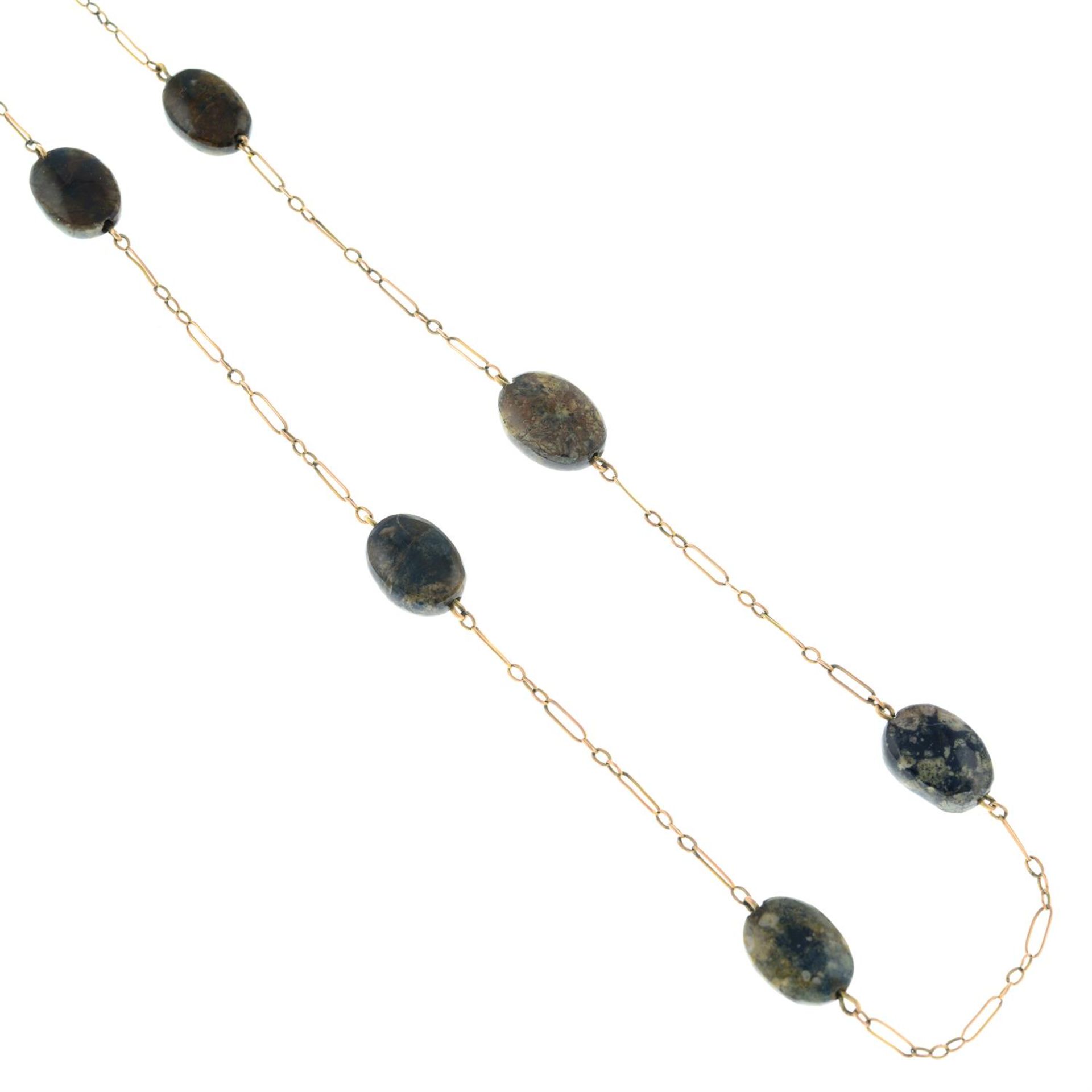 A Victorian 9ct gold agate necklace.