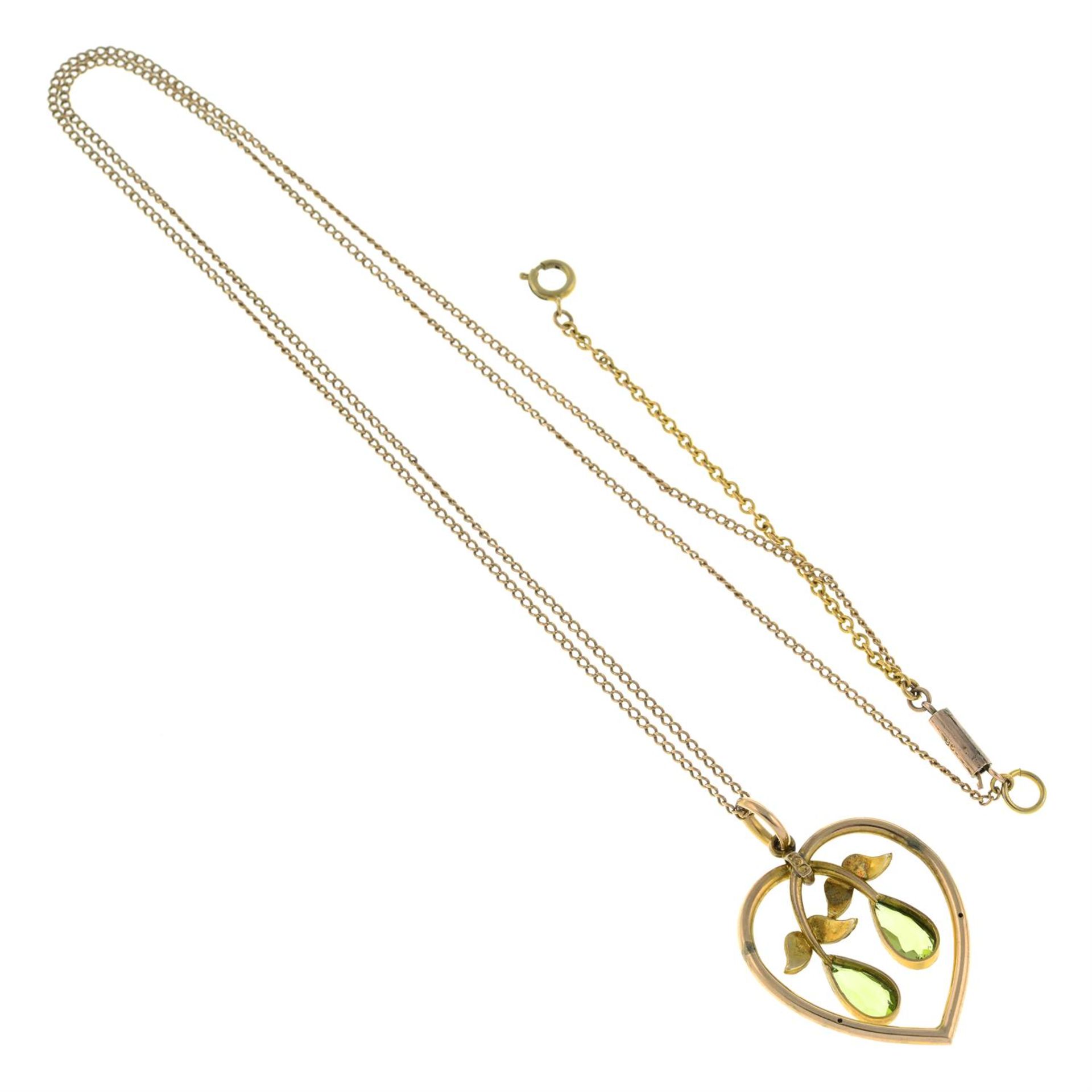 An Edwardian 9ct gold peridot and split pearl pendant, with 9ct gold chain. - Image 2 of 2