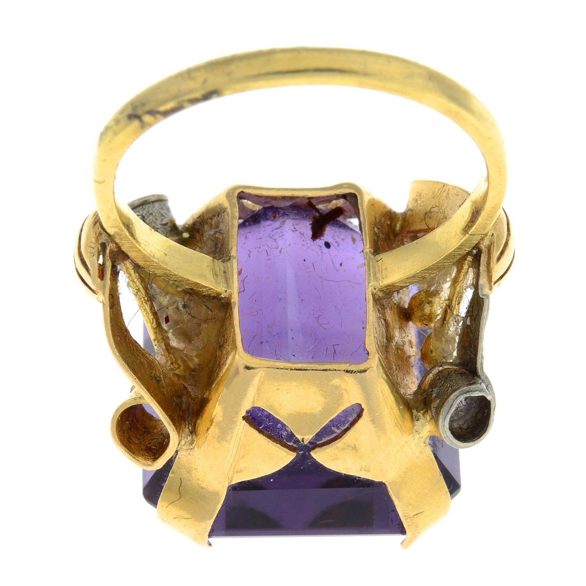 An amethyst dress ring. - Image 2 of 2