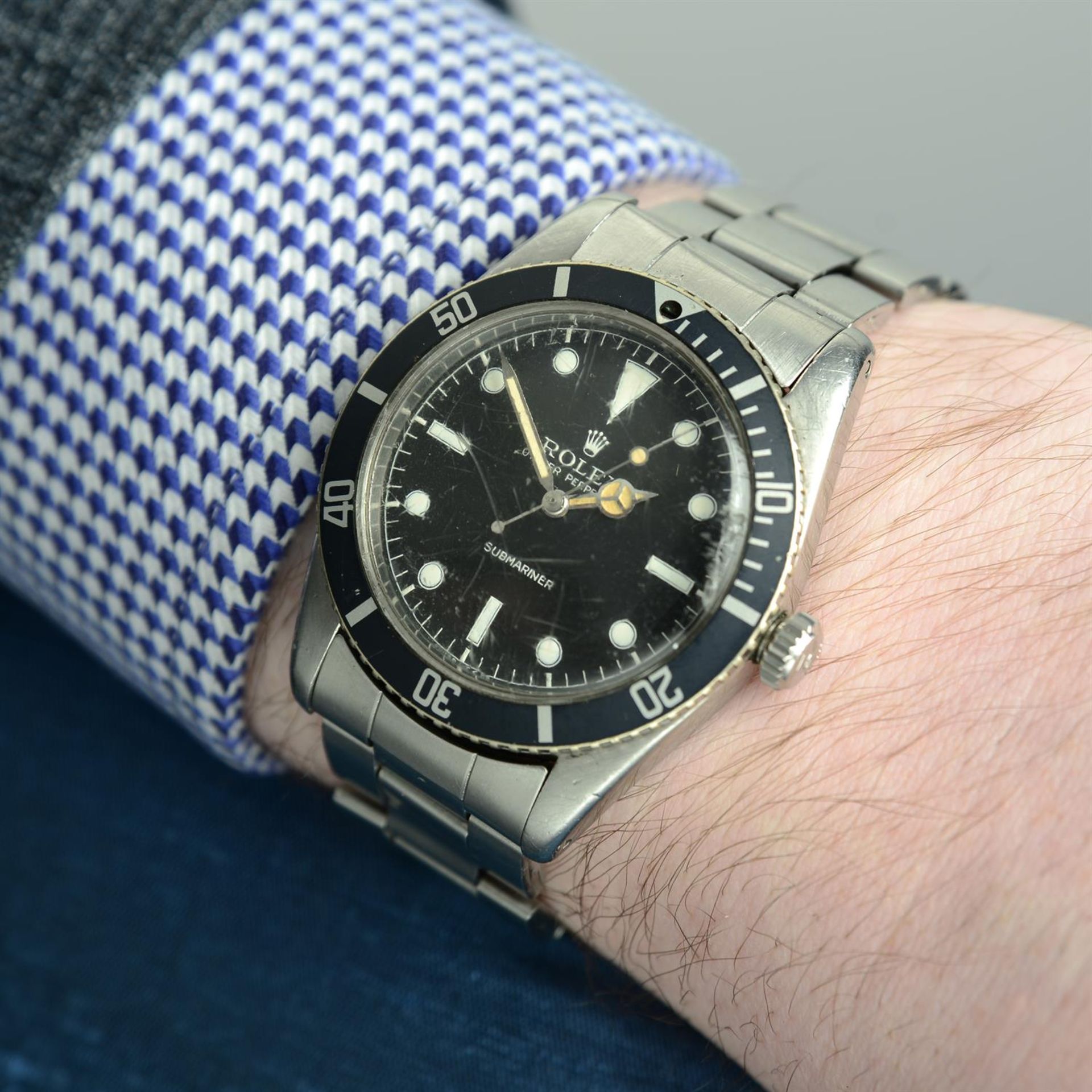 ROLEX - a stainless steel Oyster Perpetual Submariner bracelet watch, 37mm. - Image 6 of 7