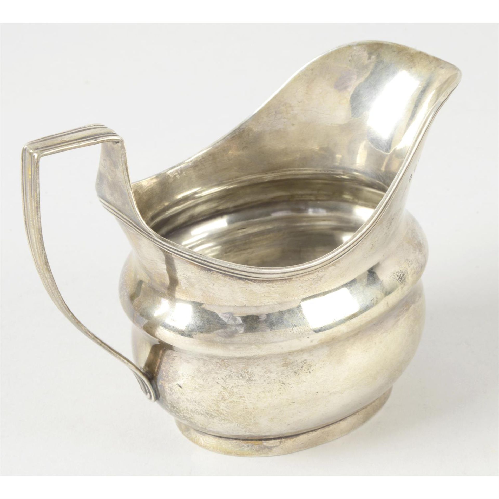 A George III silver cream jug. - Image 2 of 3