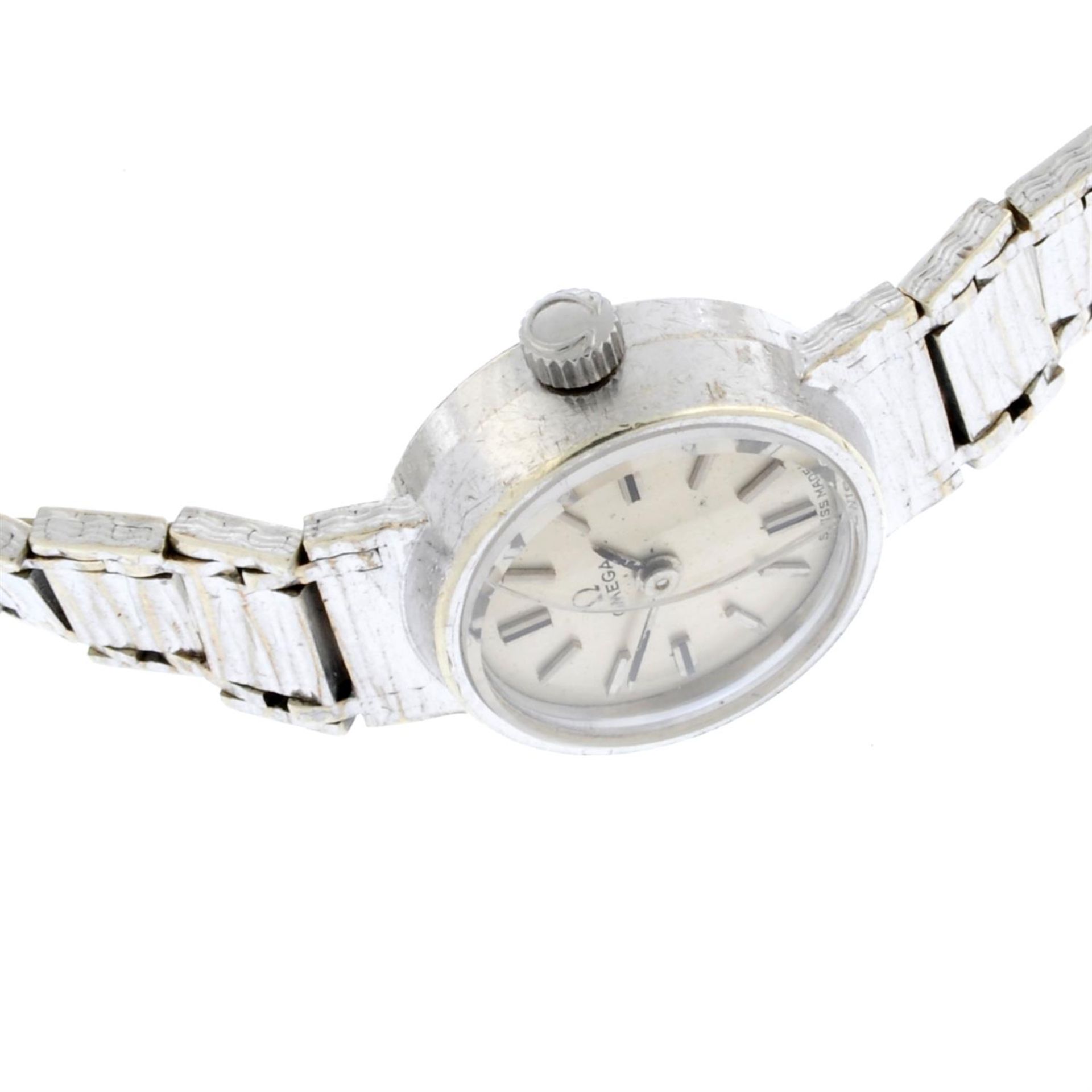 OMEGA - a 9ct white gold bracelet watch, 14mm. - Bild 3 aus 4