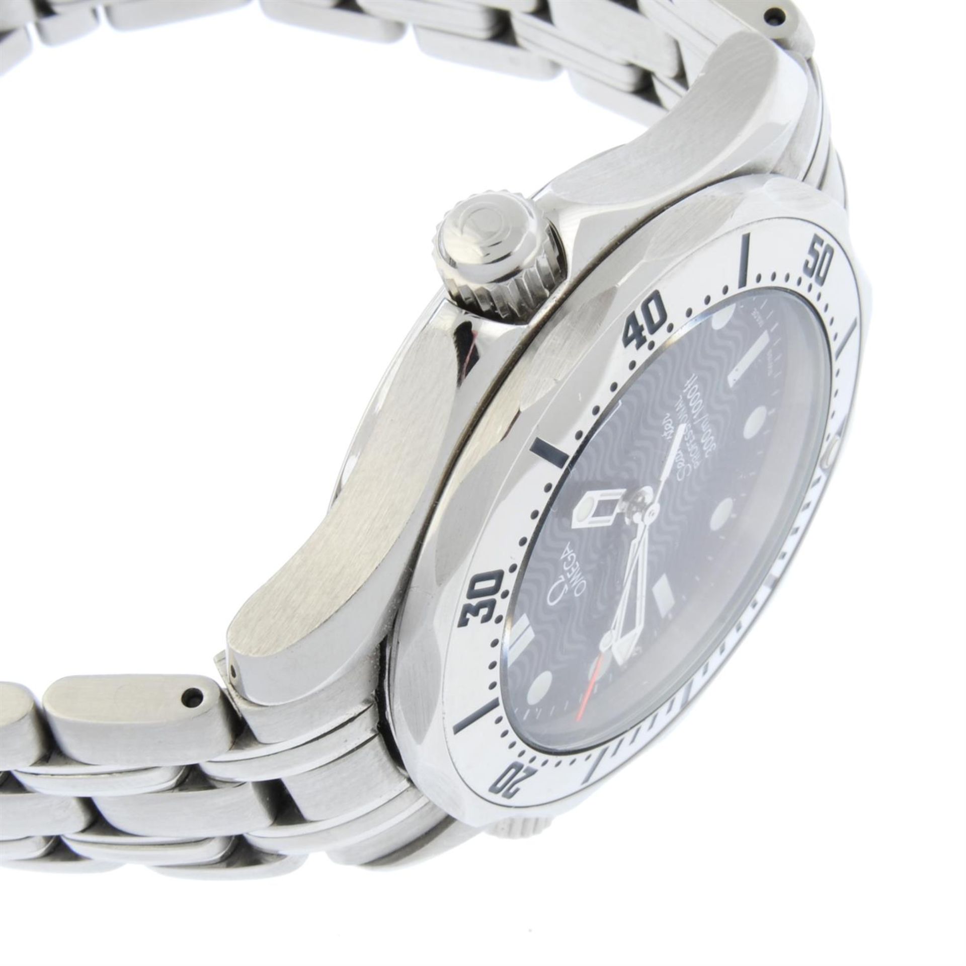 OMEGA - a stainless steel Seamaster 300M Professional bracelet watch, 37mm. - Bild 3 aus 4