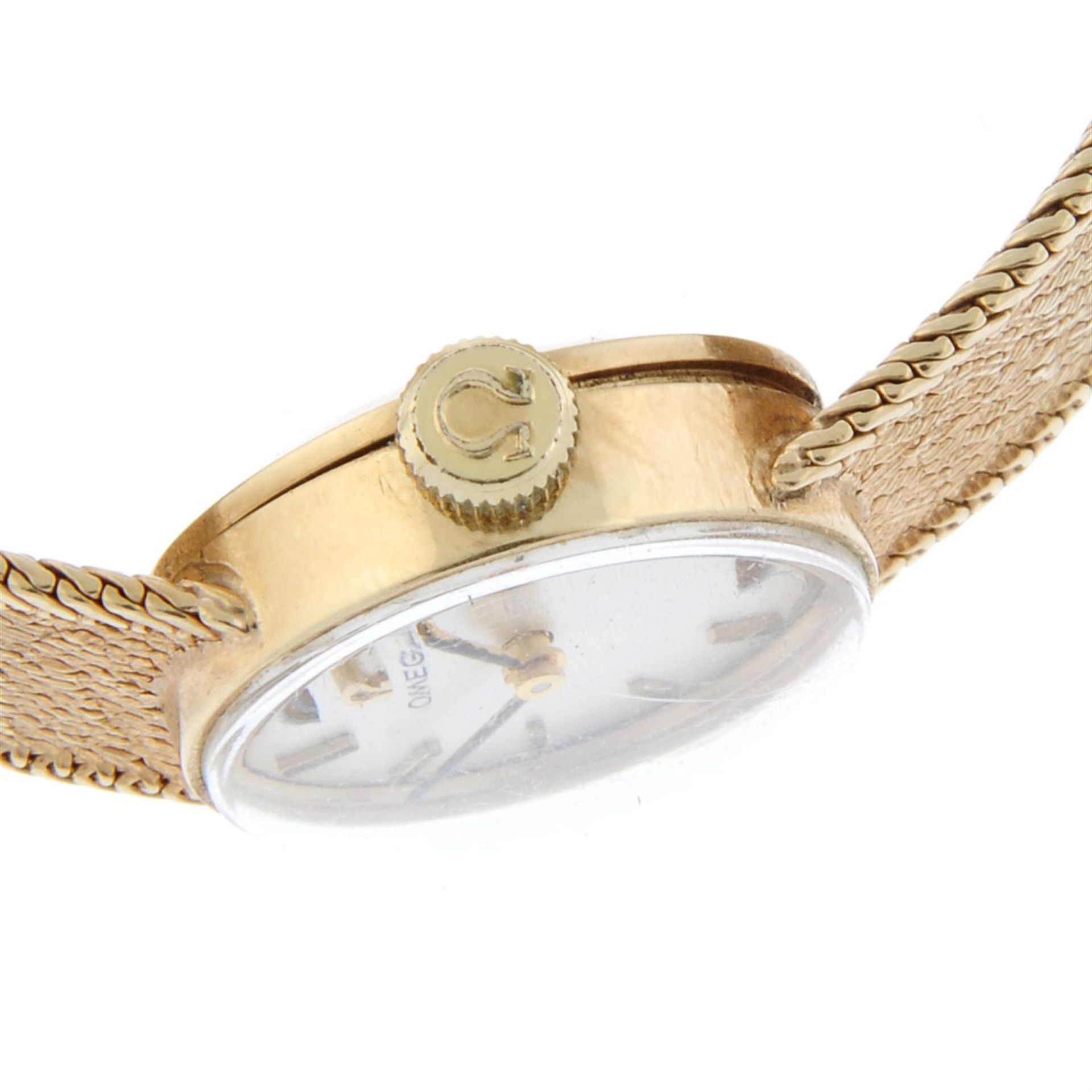OMEGA - a 9ct yellow gold bracelet watch, 17mm. - Bild 3 aus 4
