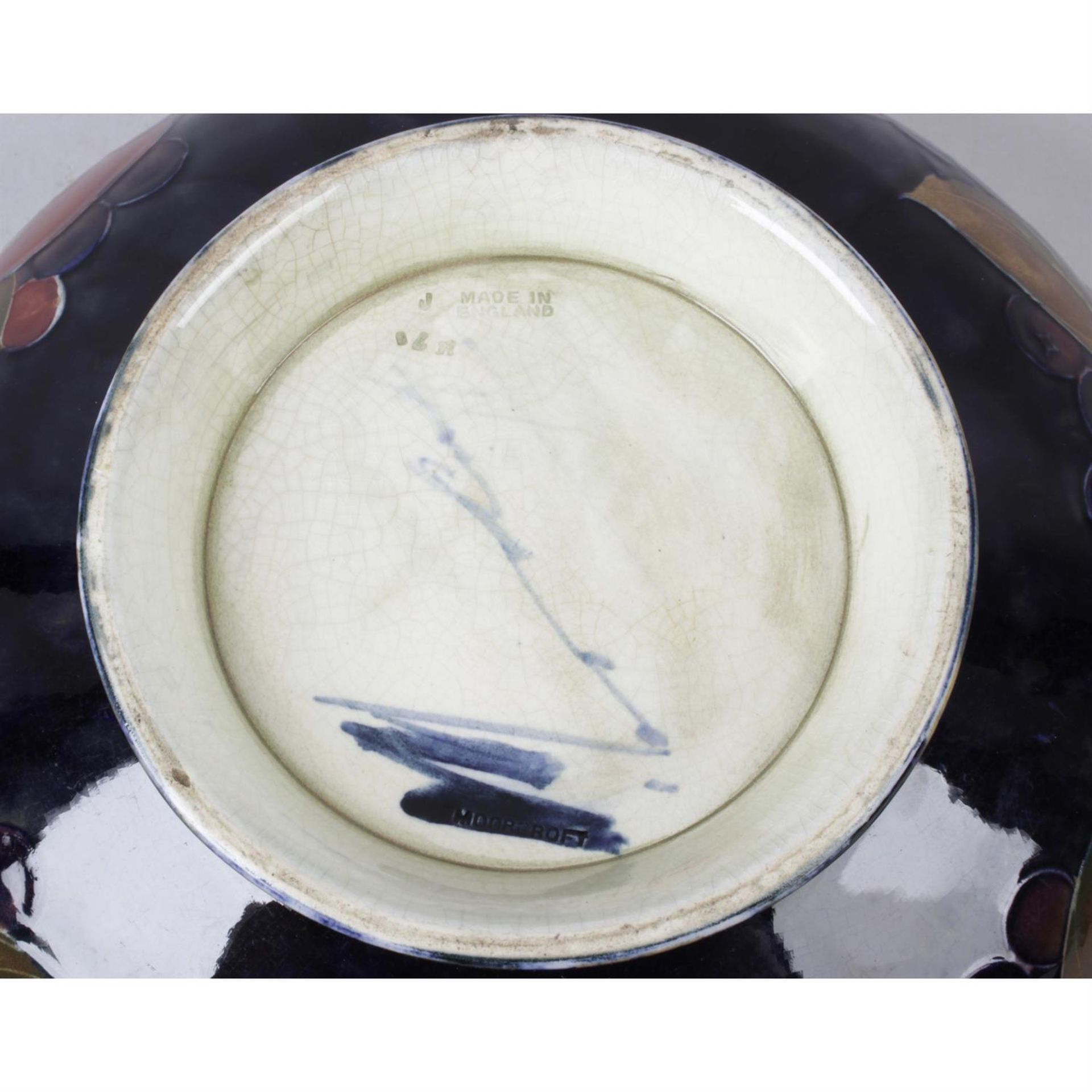 A Moorcroft pottery bowl. - Bild 2 aus 2
