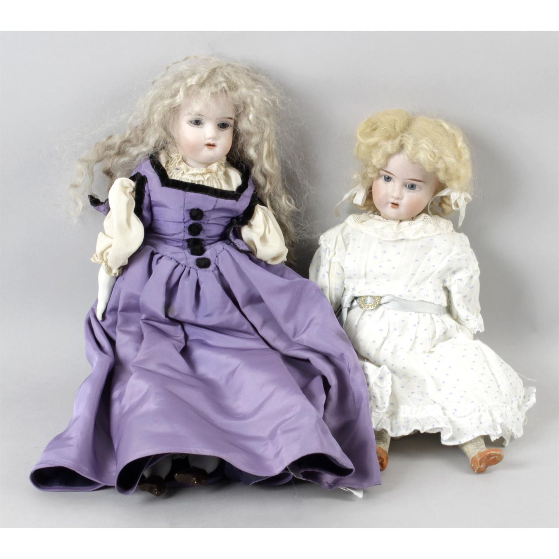 A mixed selection of assorted dolls. (6)