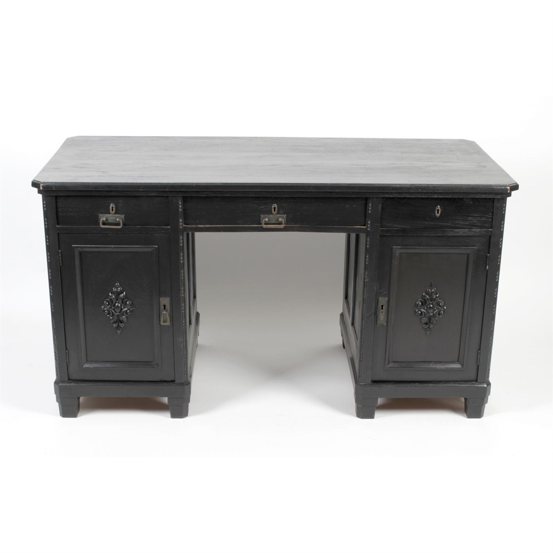 An early 20th century black painted oak bookcase, together with matching desk. - Bild 2 aus 2