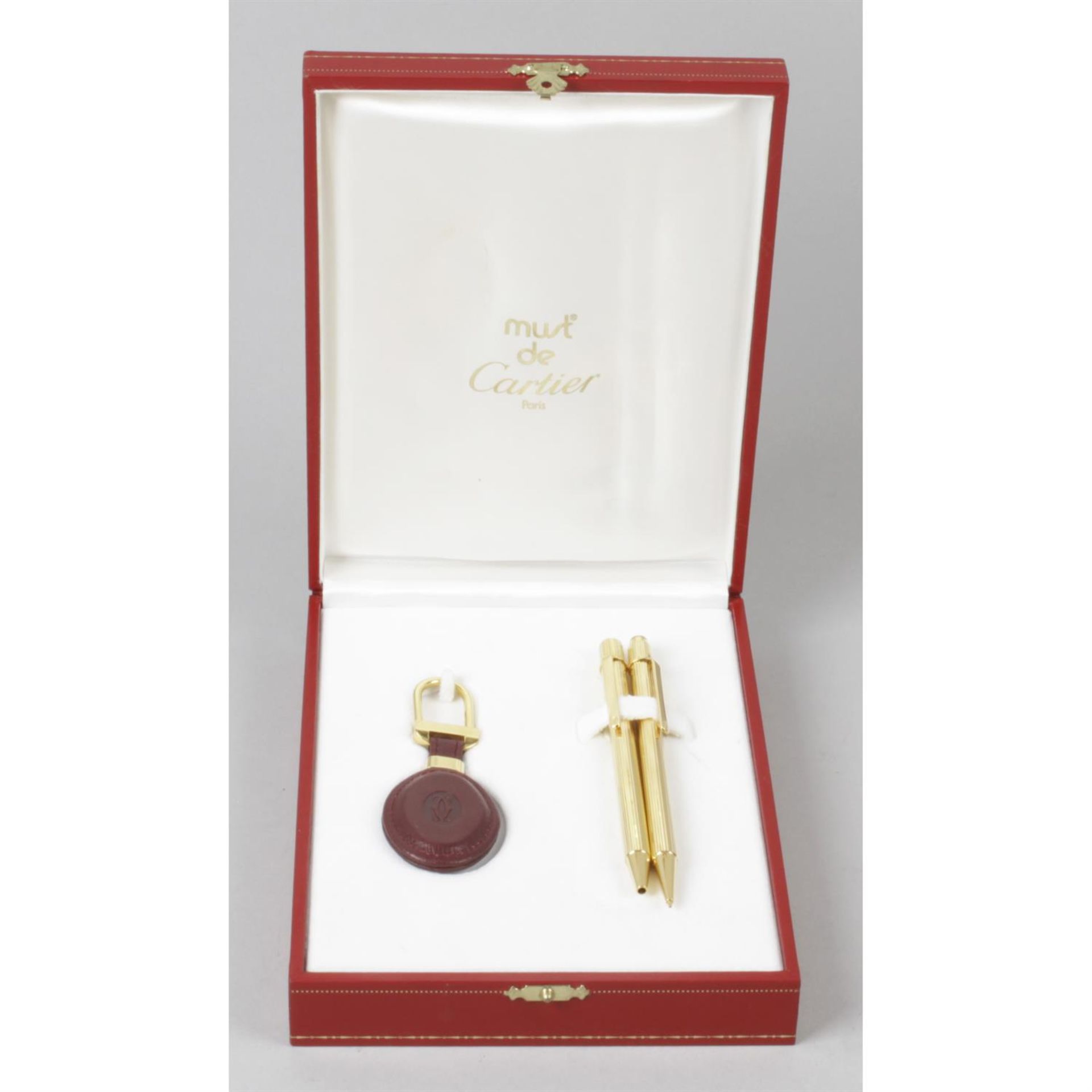 A Must De Cartier propelling ball point pen, together with a matching propelling pencil and a