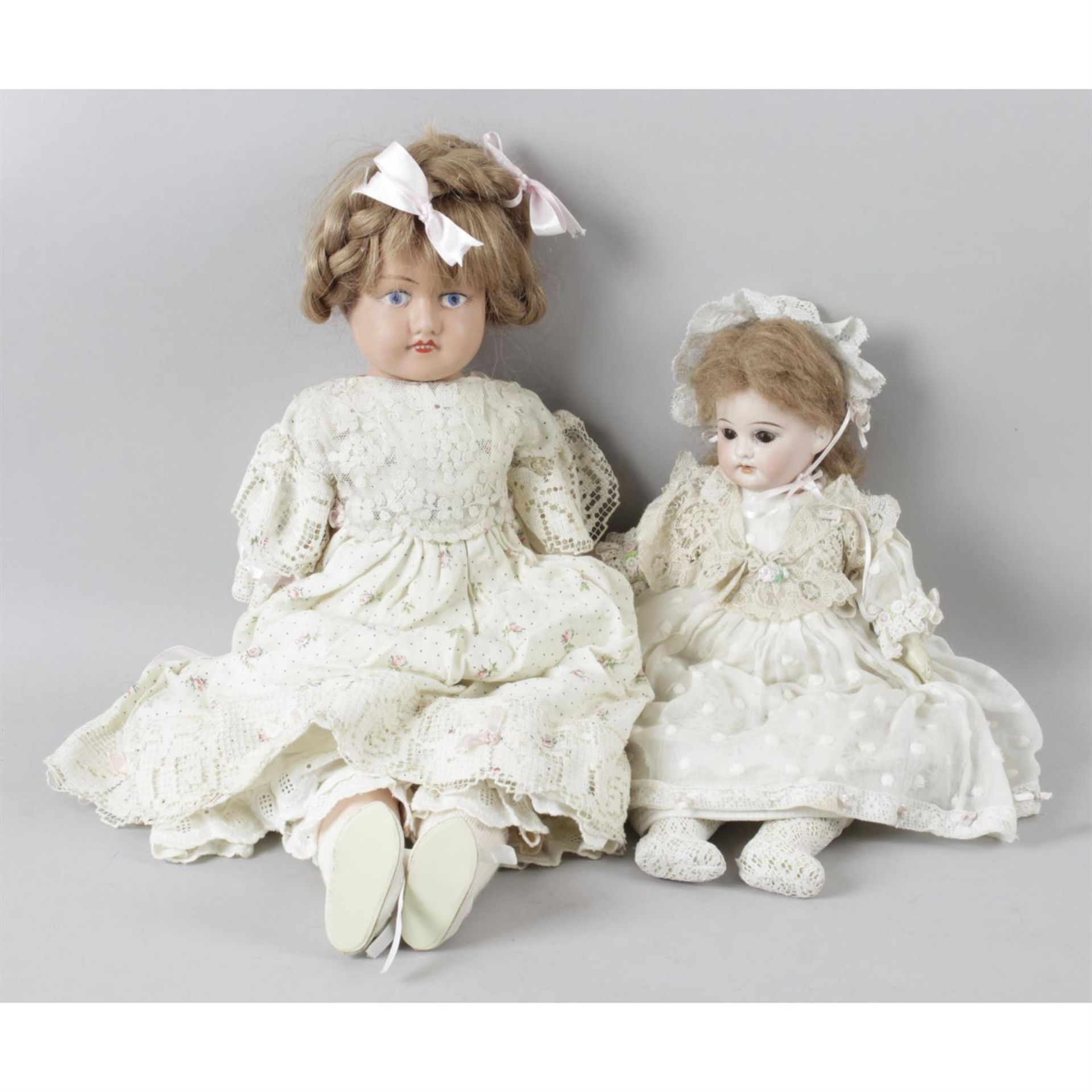 A mixed selection of assorted dolls. (6)