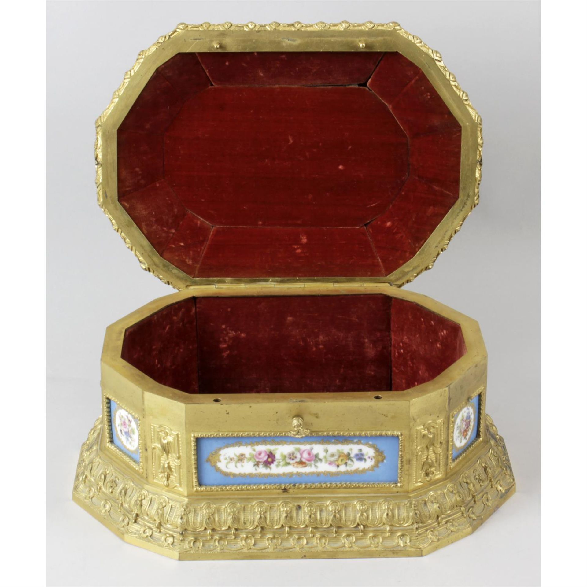 An elaborate late 19th century gilt metal casket. - Image 4 of 4