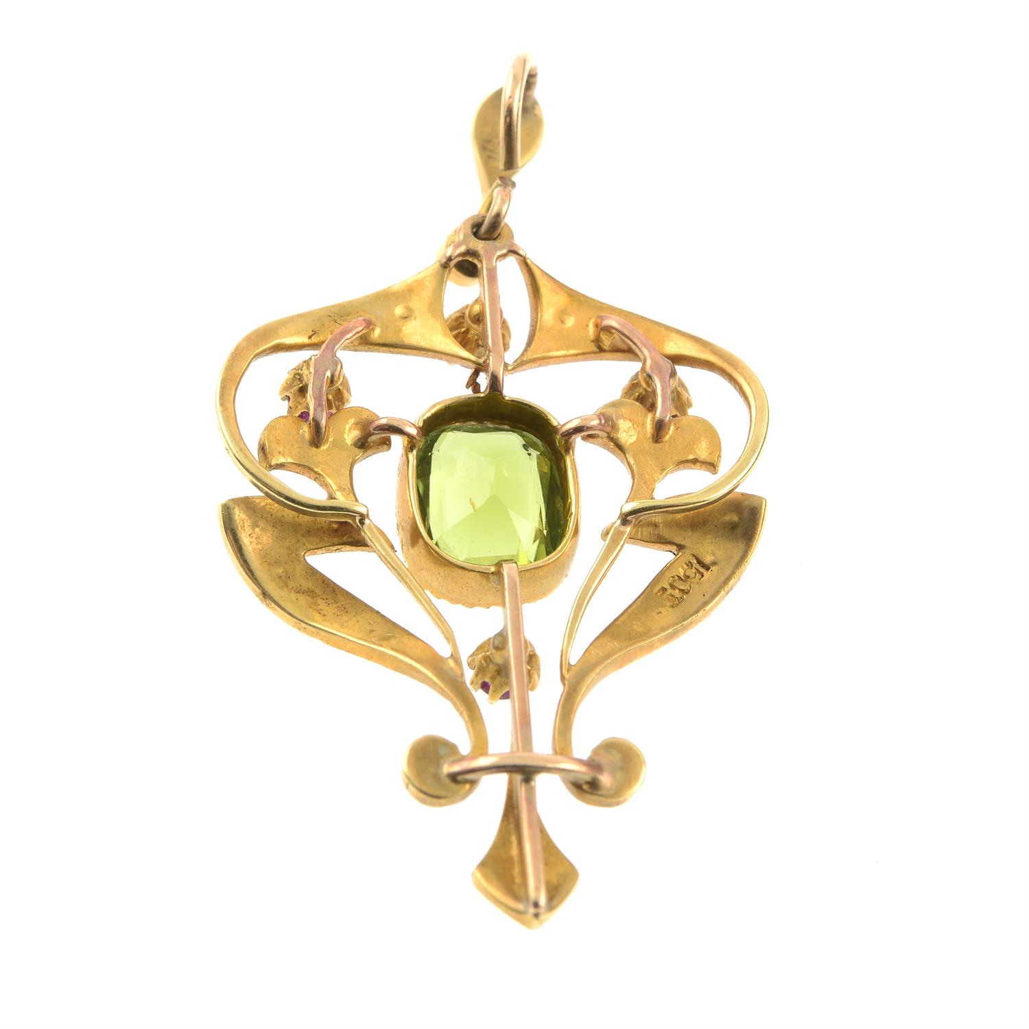 An Edwardian 15ct gold peridot, ruby and split pearl pendant. - Image 3 of 4