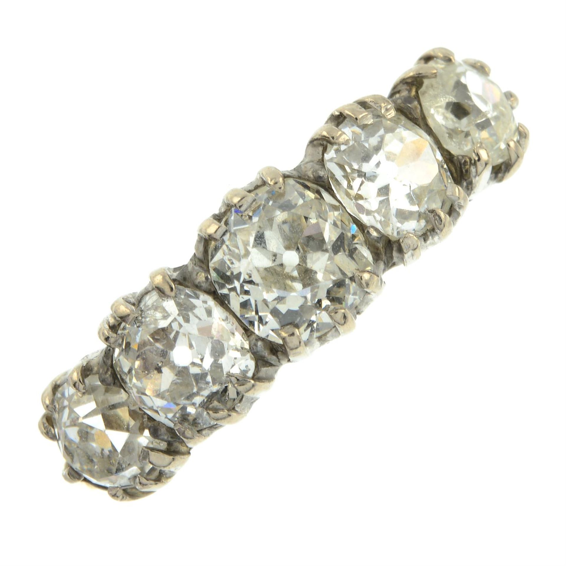 A late Victorian silver and 15ct gold graduated old-cut diamond five-stone ring. - Bild 2 aus 5