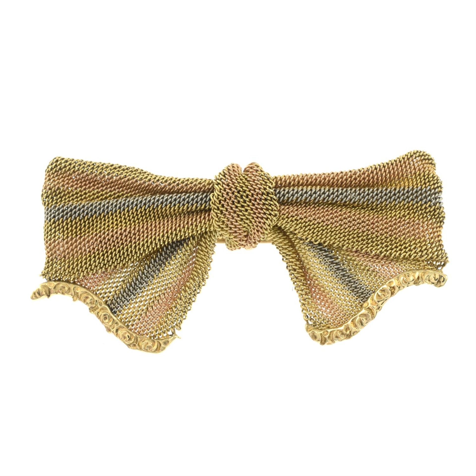 An early 20th century tri-colour 14ct gold mesh bow brooch. - Image 2 of 4