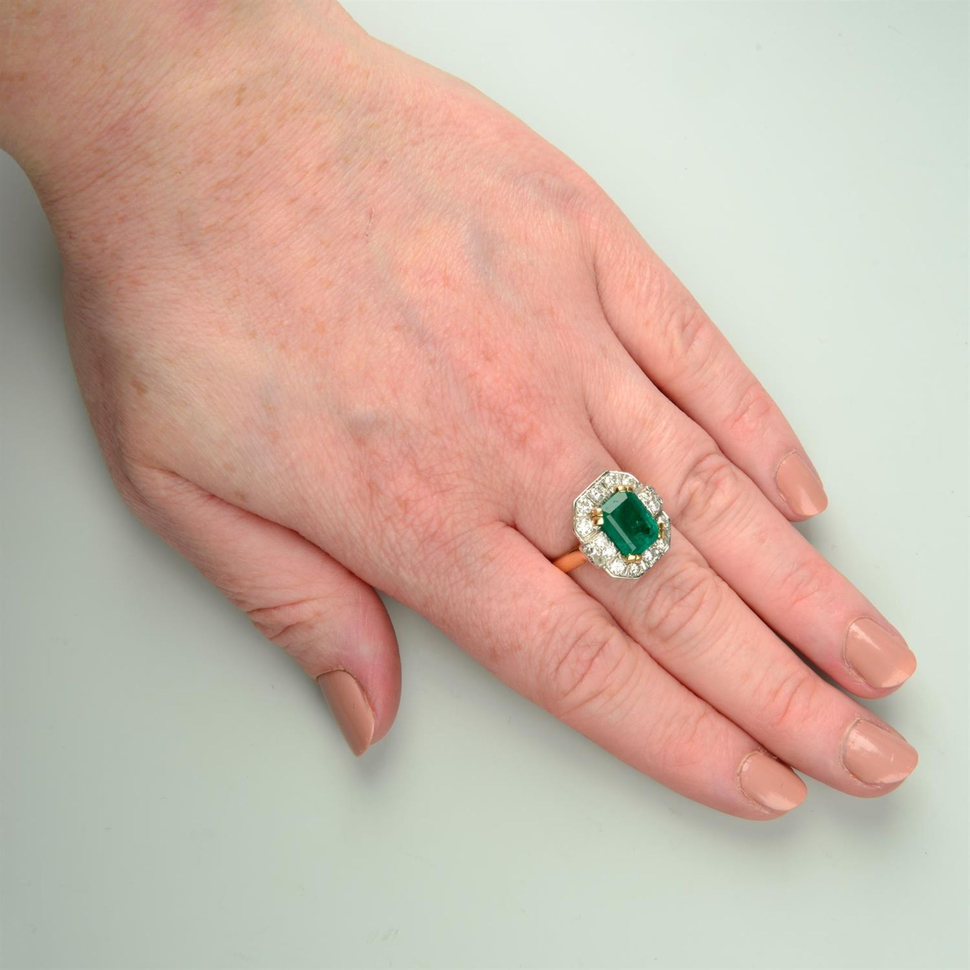 An emerald and brilliant-cut diamond geometric dress ring. - Image 5 of 5