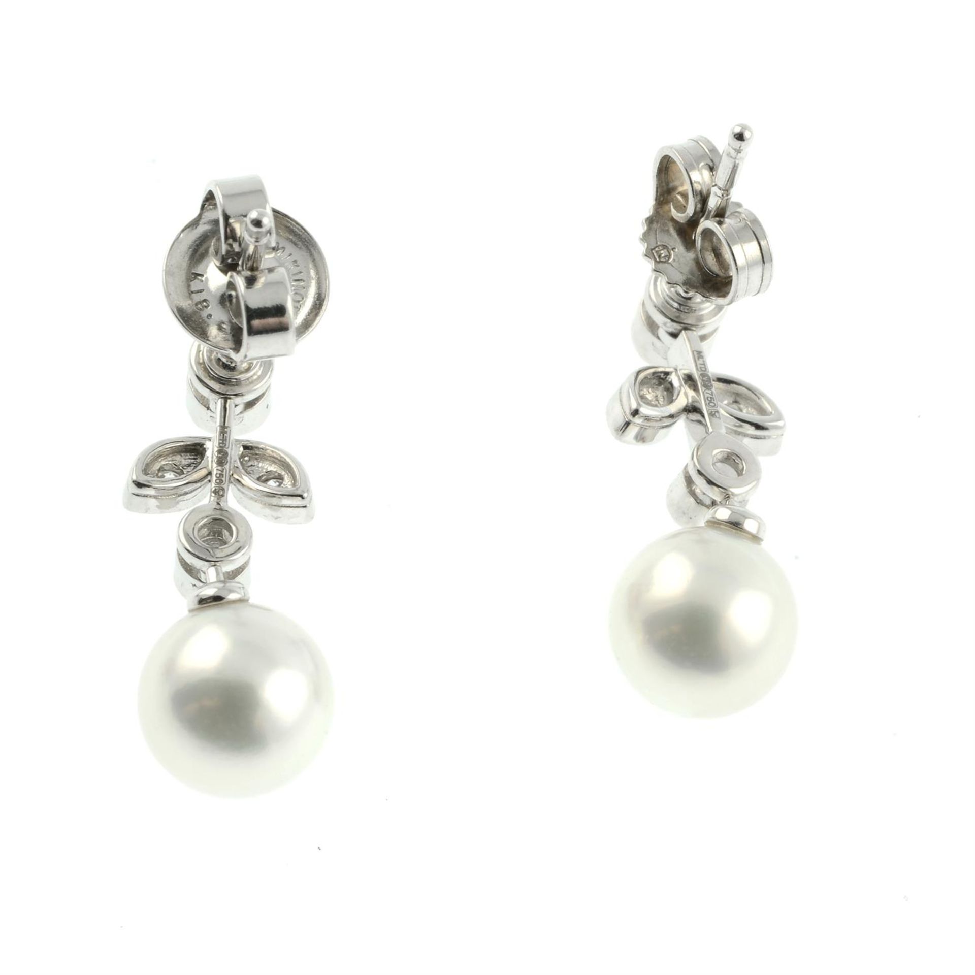 A pair of 18ct gold cultured pearl and diamond 'Vintage' earrings, by Mikimoto. - Bild 3 aus 3
