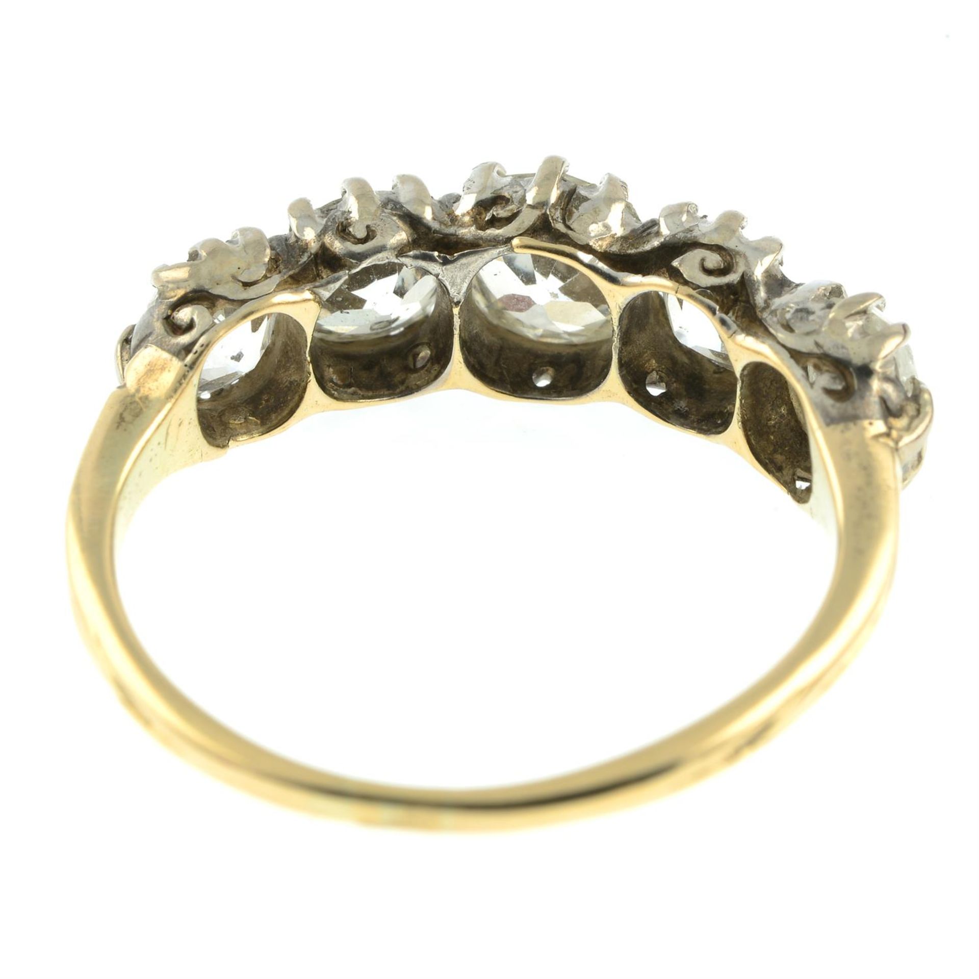 A late Victorian silver and 15ct gold graduated old-cut diamond five-stone ring. - Bild 4 aus 5