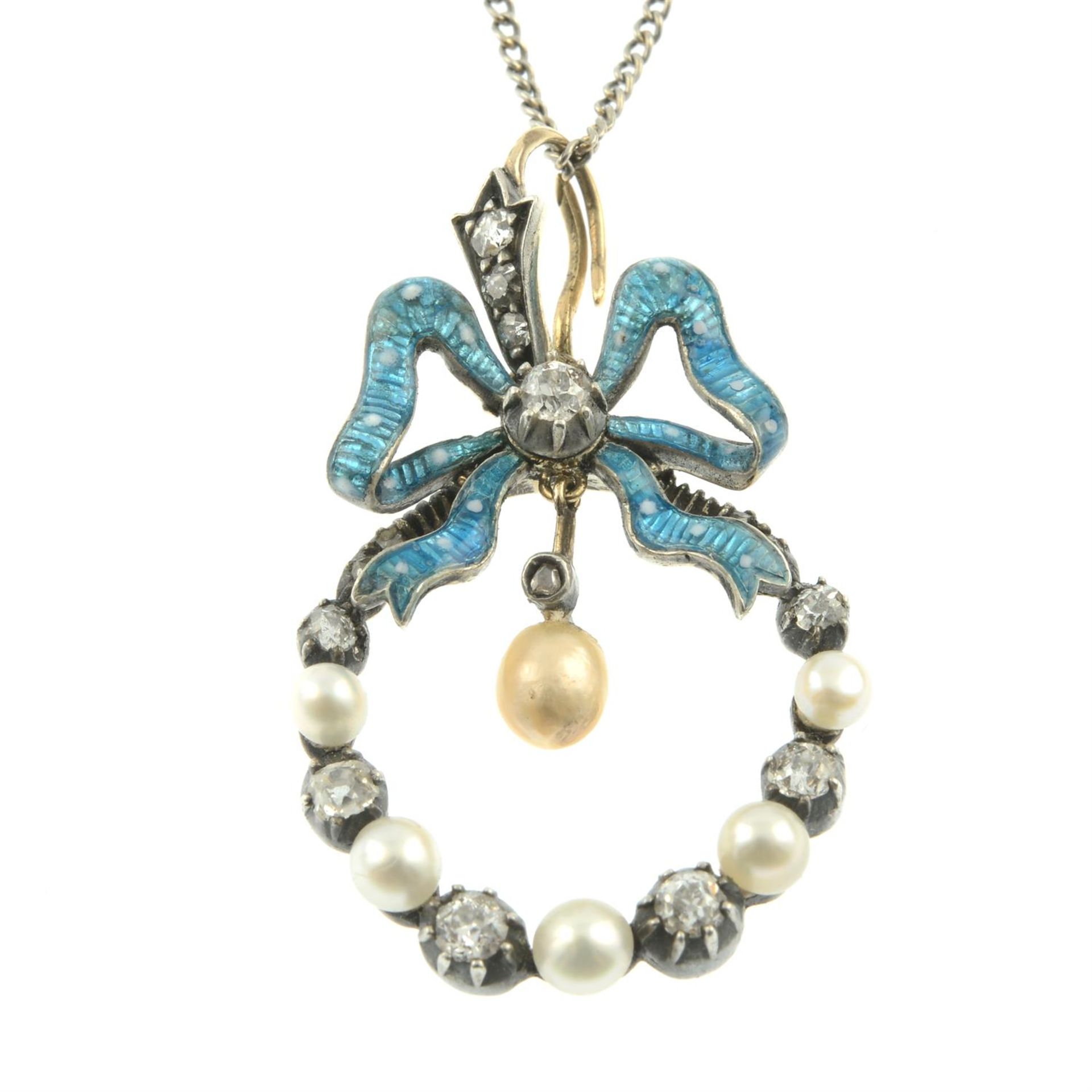 A late Victorian silver and gold, old-cut diamond, pearl and blue enamel bow and garland pendant, - Bild 2 aus 5