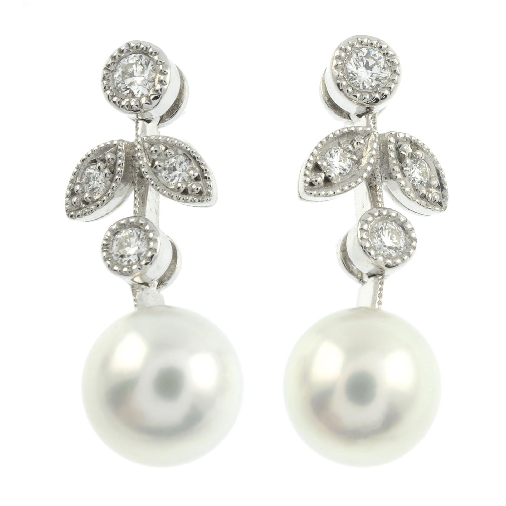 A pair of 18ct gold cultured pearl and diamond 'Vintage' earrings, by Mikimoto. - Bild 2 aus 3