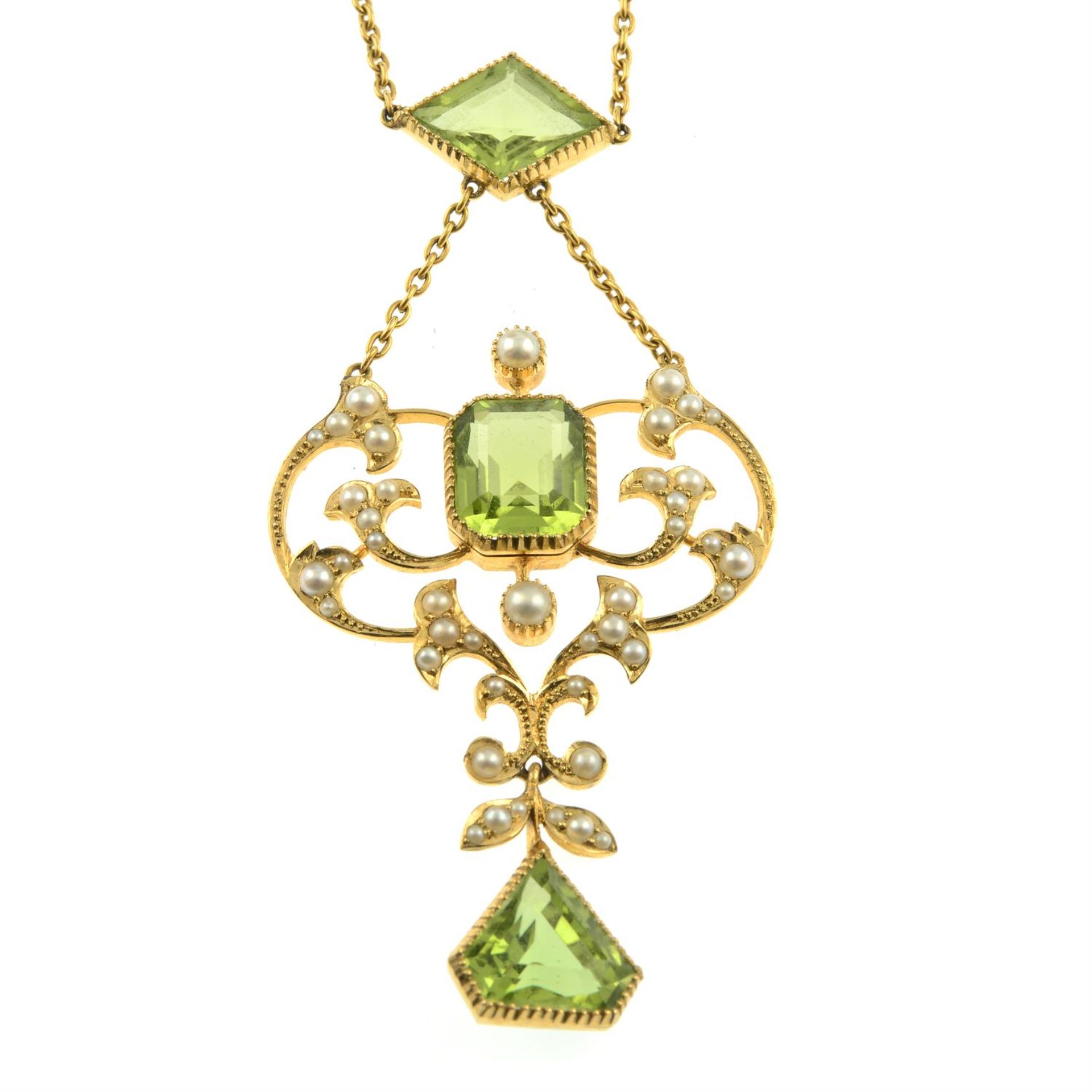 An Edwardian 15ct gold peridot and split pearl pendant necklace, with fitted case. - Image 2 of 6