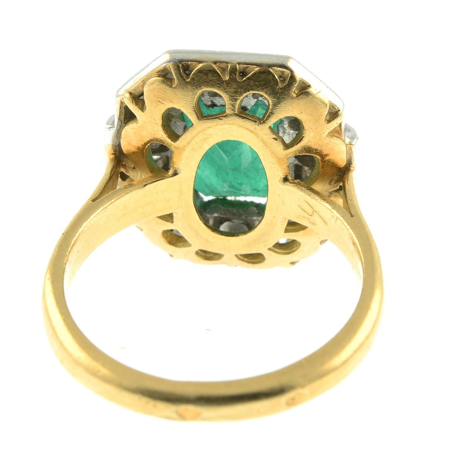 An emerald and brilliant-cut diamond geometric dress ring. - Image 4 of 5