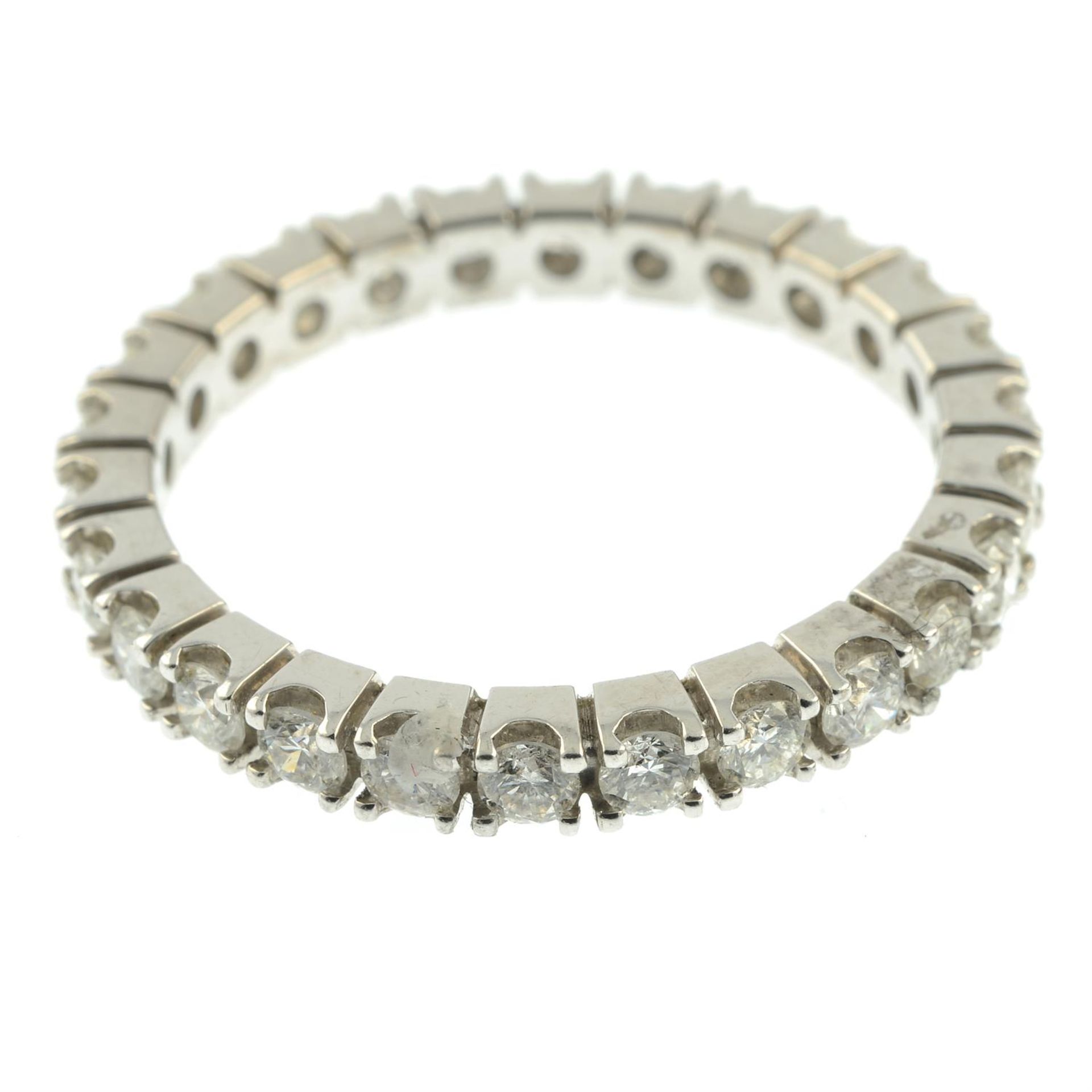 An 18ct gold brilliant-cut diamond full eternity ring. - Bild 3 aus 4