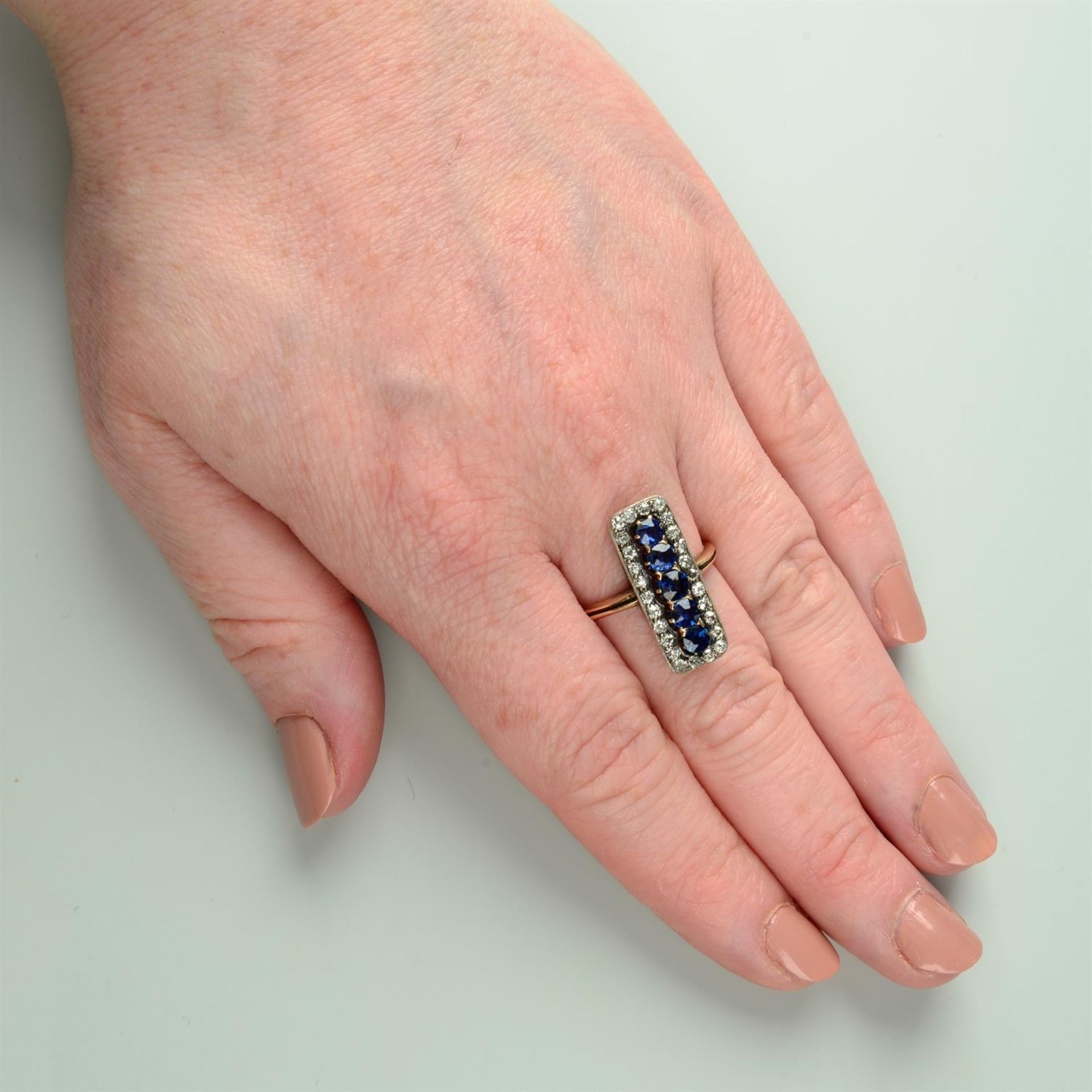 A late Victorian silver and gold sapphire and old-cut diamond ring. - Bild 5 aus 5