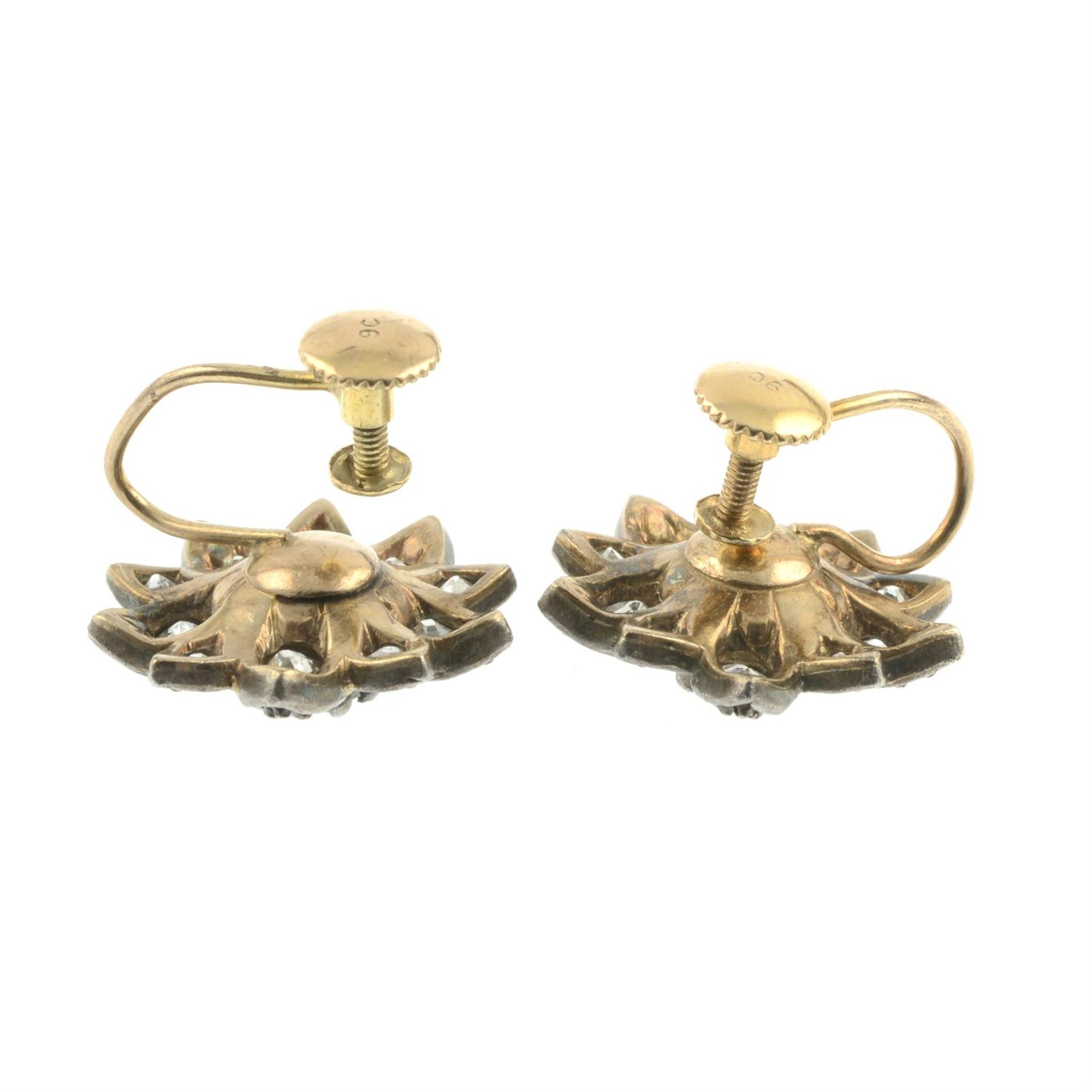 A pair of late Victorian silver and gold old-cut diamond floral earrings. - Bild 3 aus 3