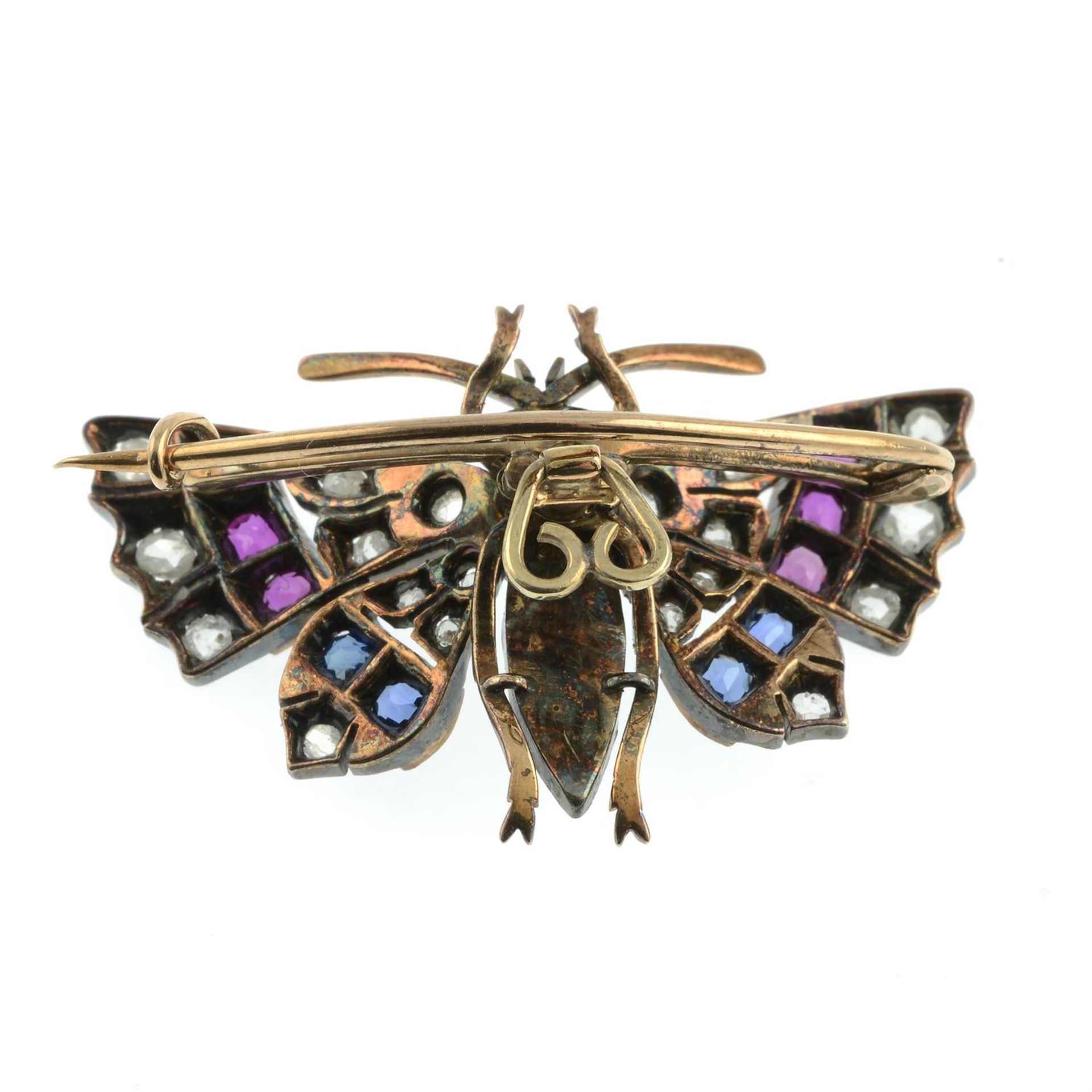 A late Victorian silver and gold split pearl butterfly brooch, with ruby, sapphire and diamond - Bild 3 aus 4