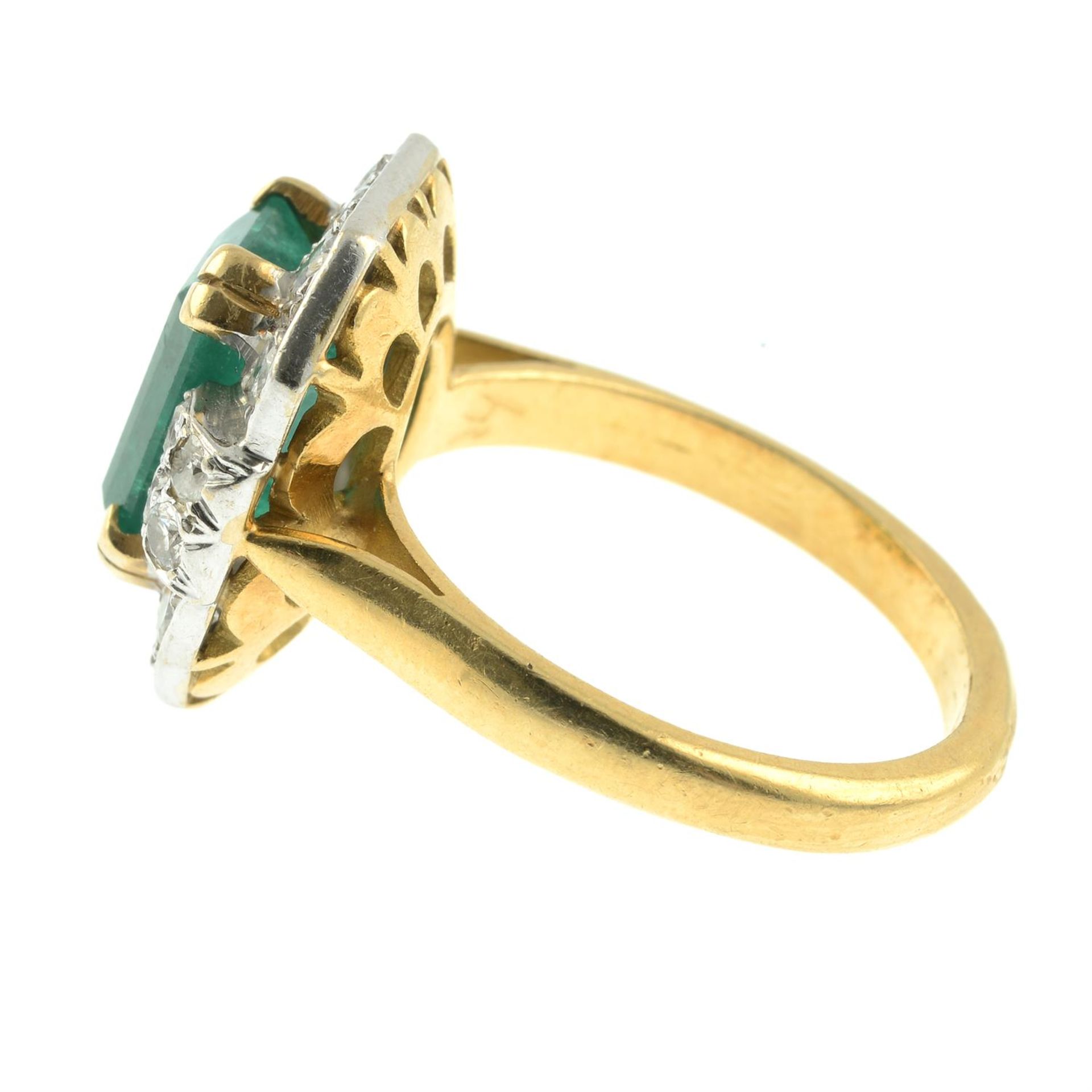 An emerald and brilliant-cut diamond geometric dress ring. - Image 3 of 5