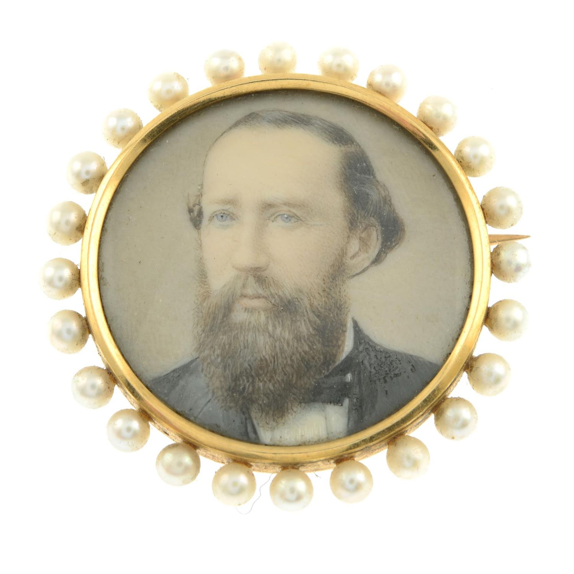 An early 20th century 18ct gold and seed pearl mounted portrait miniature brooch of a bearded - Bild 2 aus 4