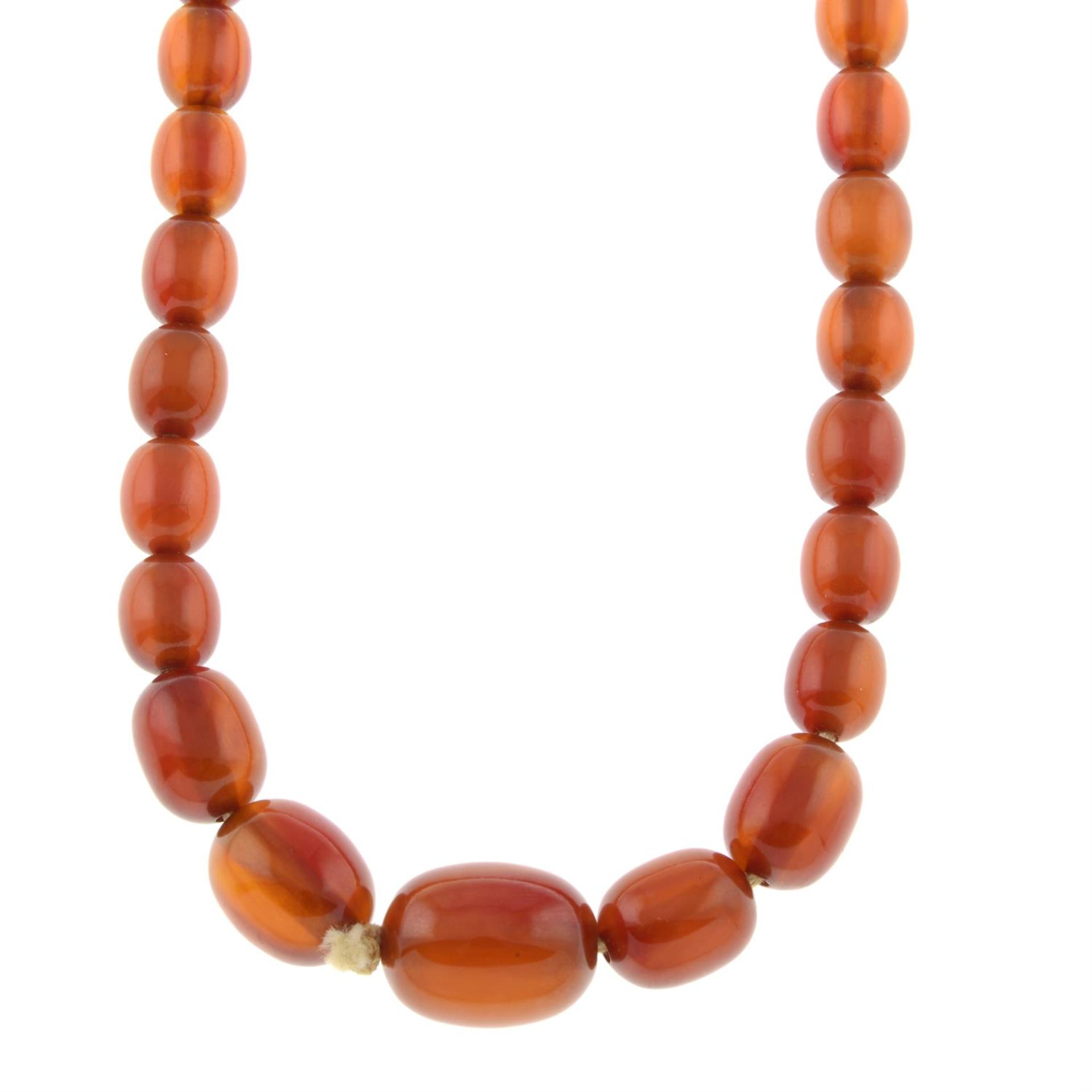 A graduated bakelite single-strand necklace.