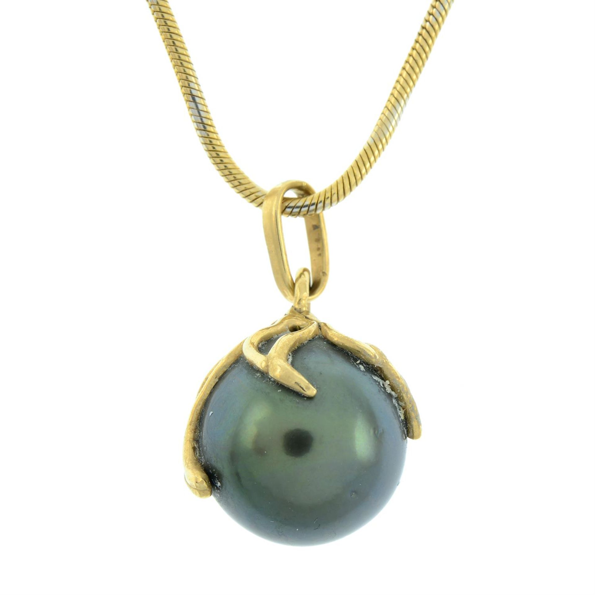 A cultured pearl pendant, with chain.