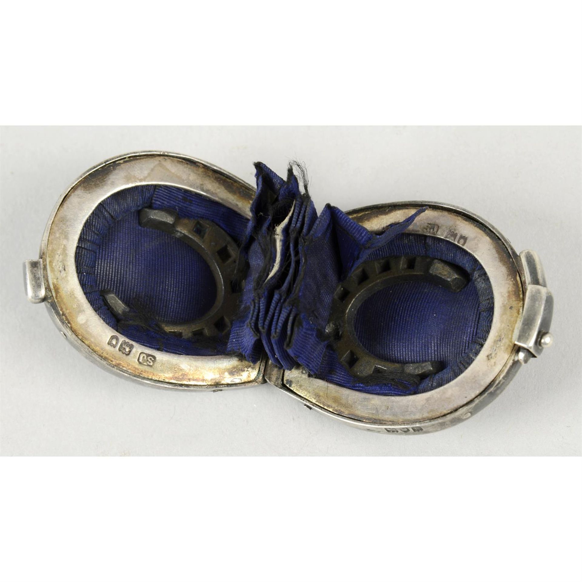 A Edwardian silver mounted & leather horseshoe coin purse. - Image 2 of 3