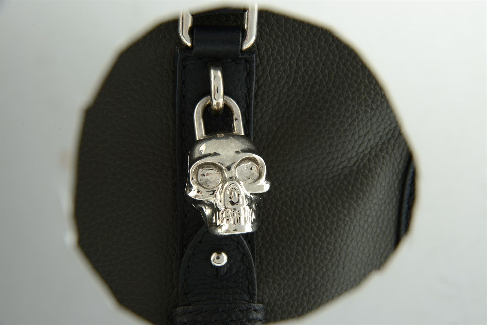 ALEXANDER MCQUEEN - a khaki and black leather handbag. - Image 5 of 6