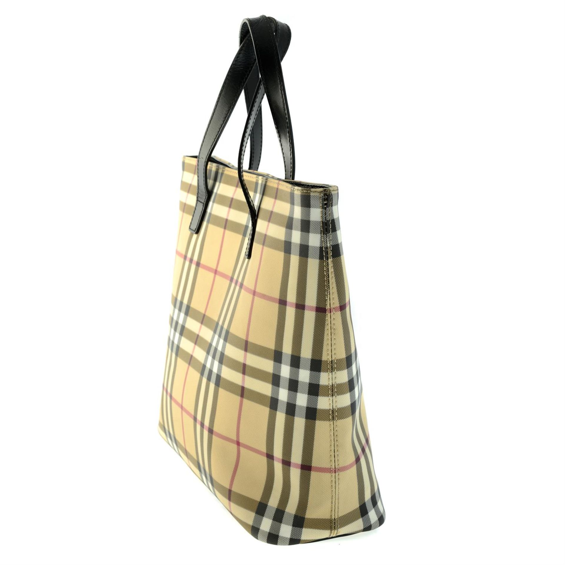 BURBERRY - a Nova check handbag. - Image 3 of 4